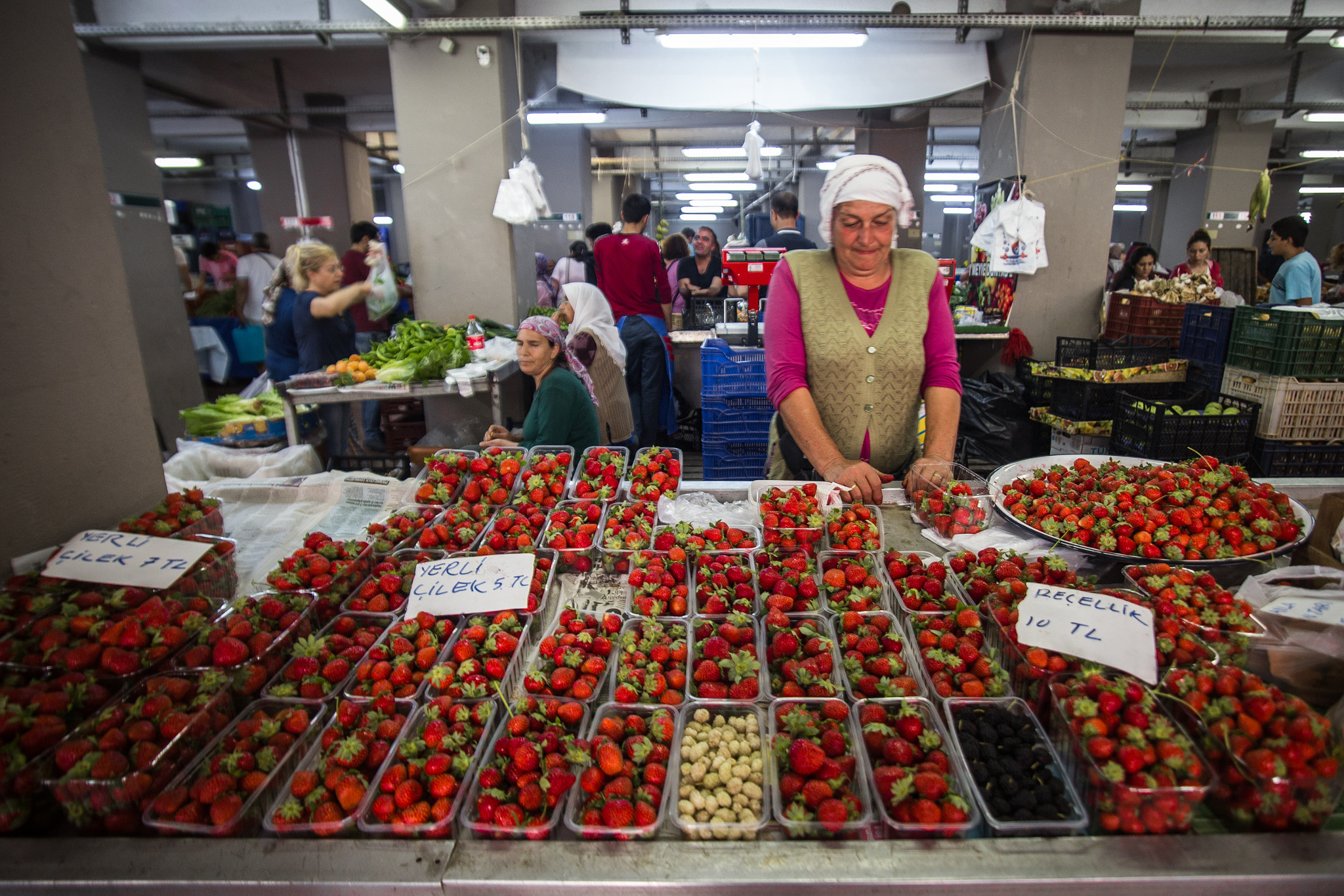 Sigma 17-35mm f/2.8-4 EX DG Aspherical HSM sample photo. Marmaris halk pazarı.. photography