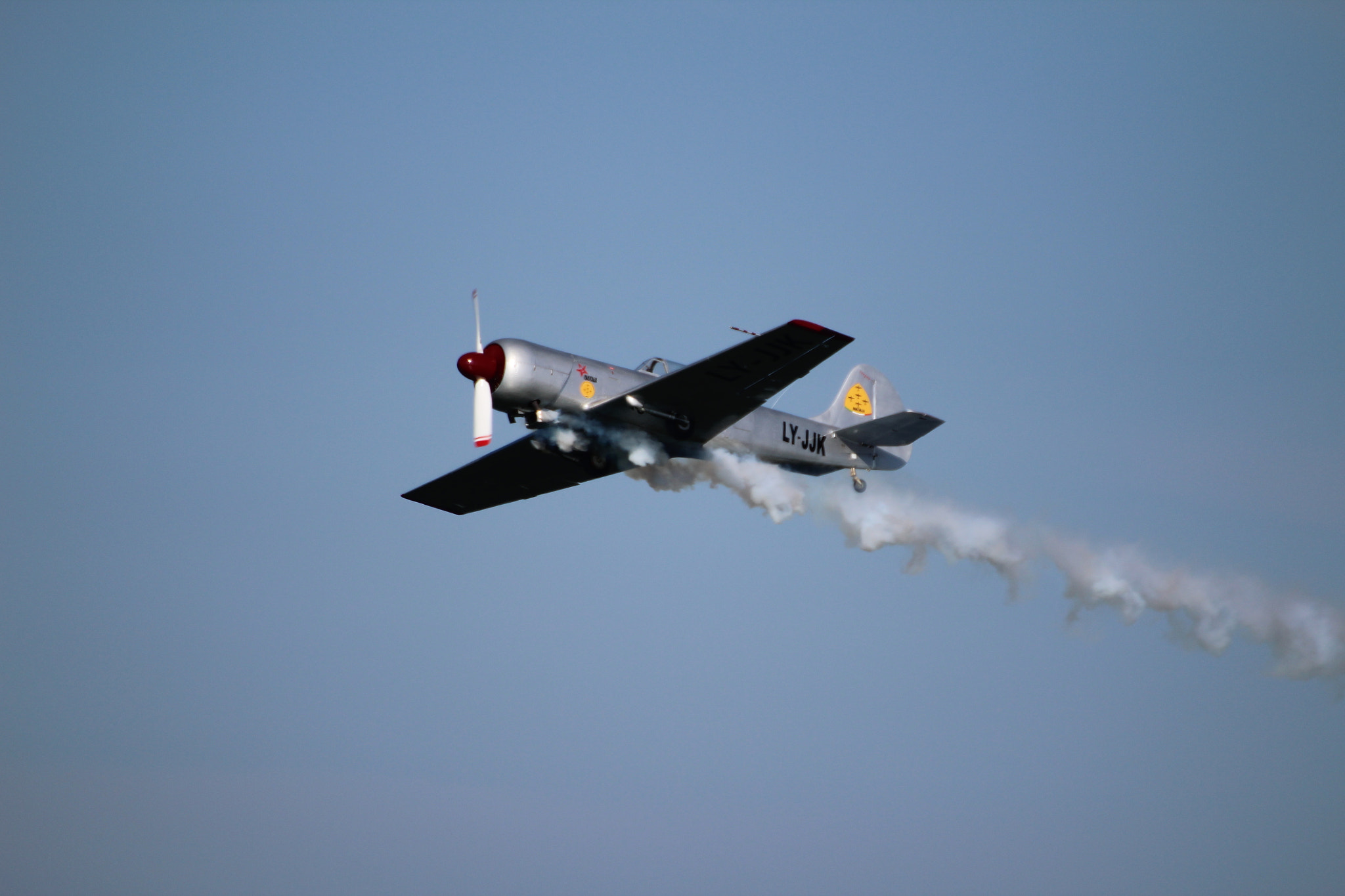 Tamron SP 35mm F1.8 Di VC USD sample photo. Yak bellaria air show 2016 photography
