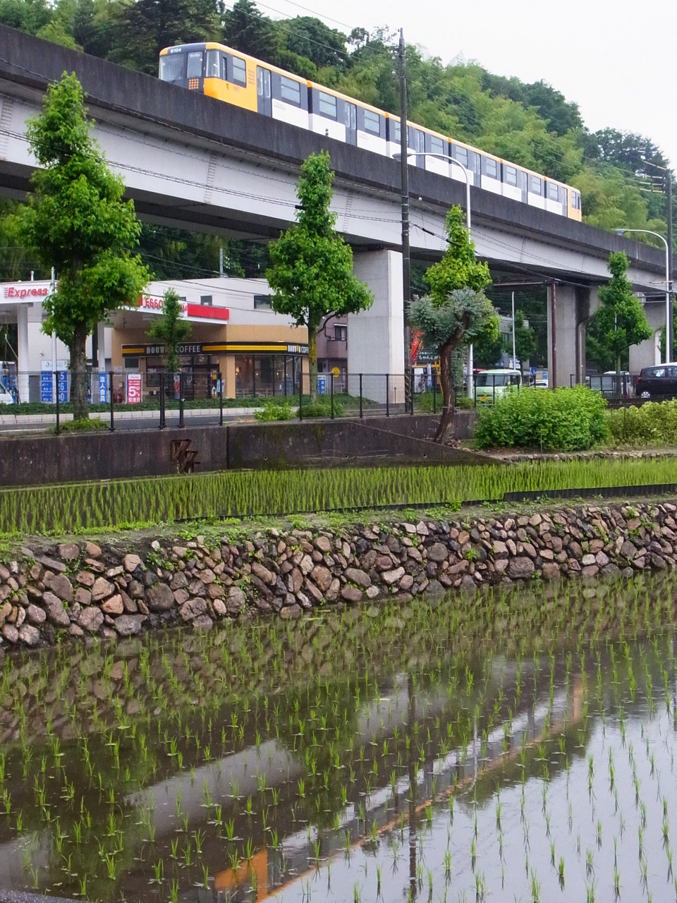 Ricoh CX5 sample photo. 水面鏡とアストラムライン photography