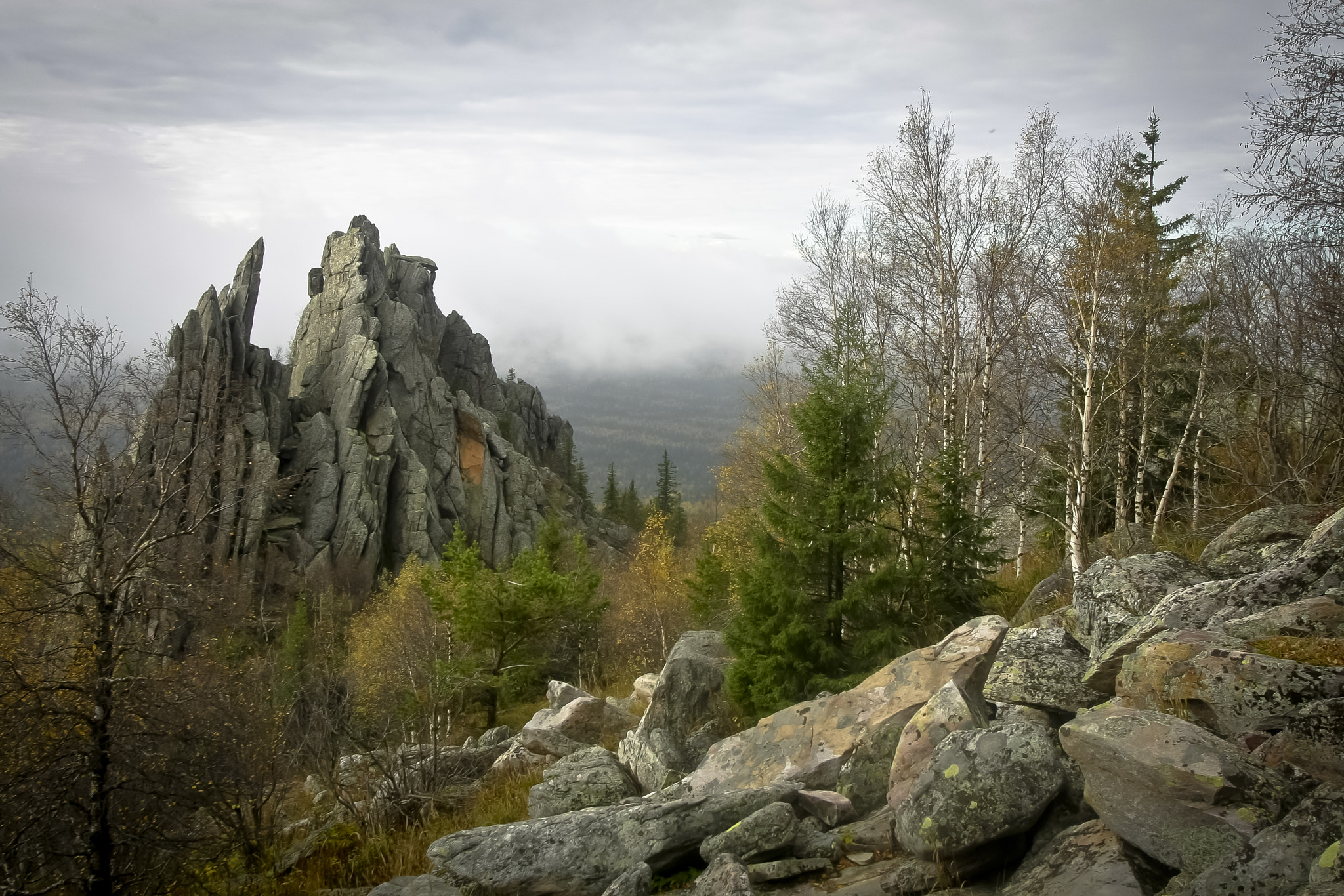 Sigma 20mm EX f/1.8 sample photo. Autumn ural photography