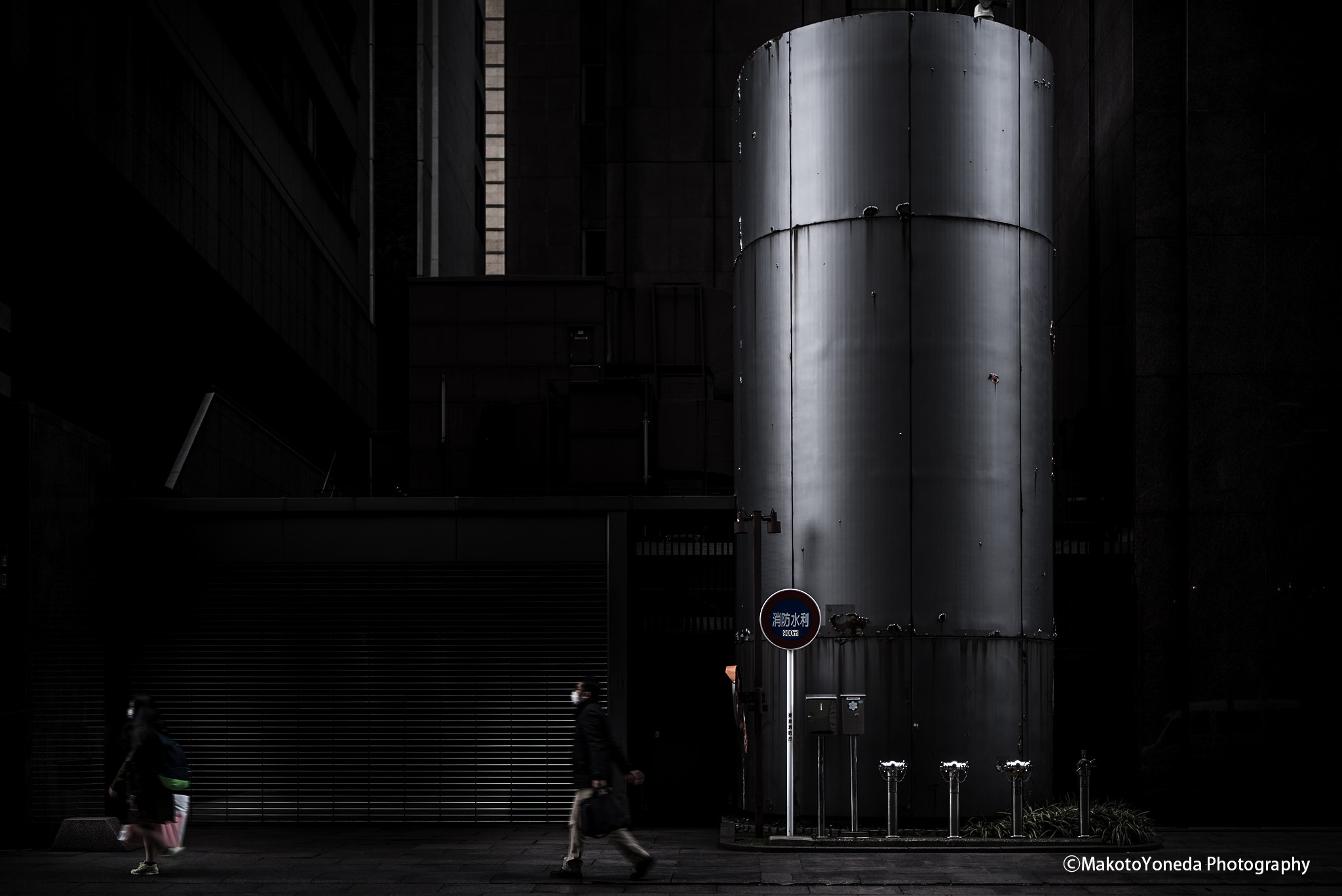 Nikon AF-S Nikkor 24-70mm F2.8E ED VR sample photo. Street photo photography