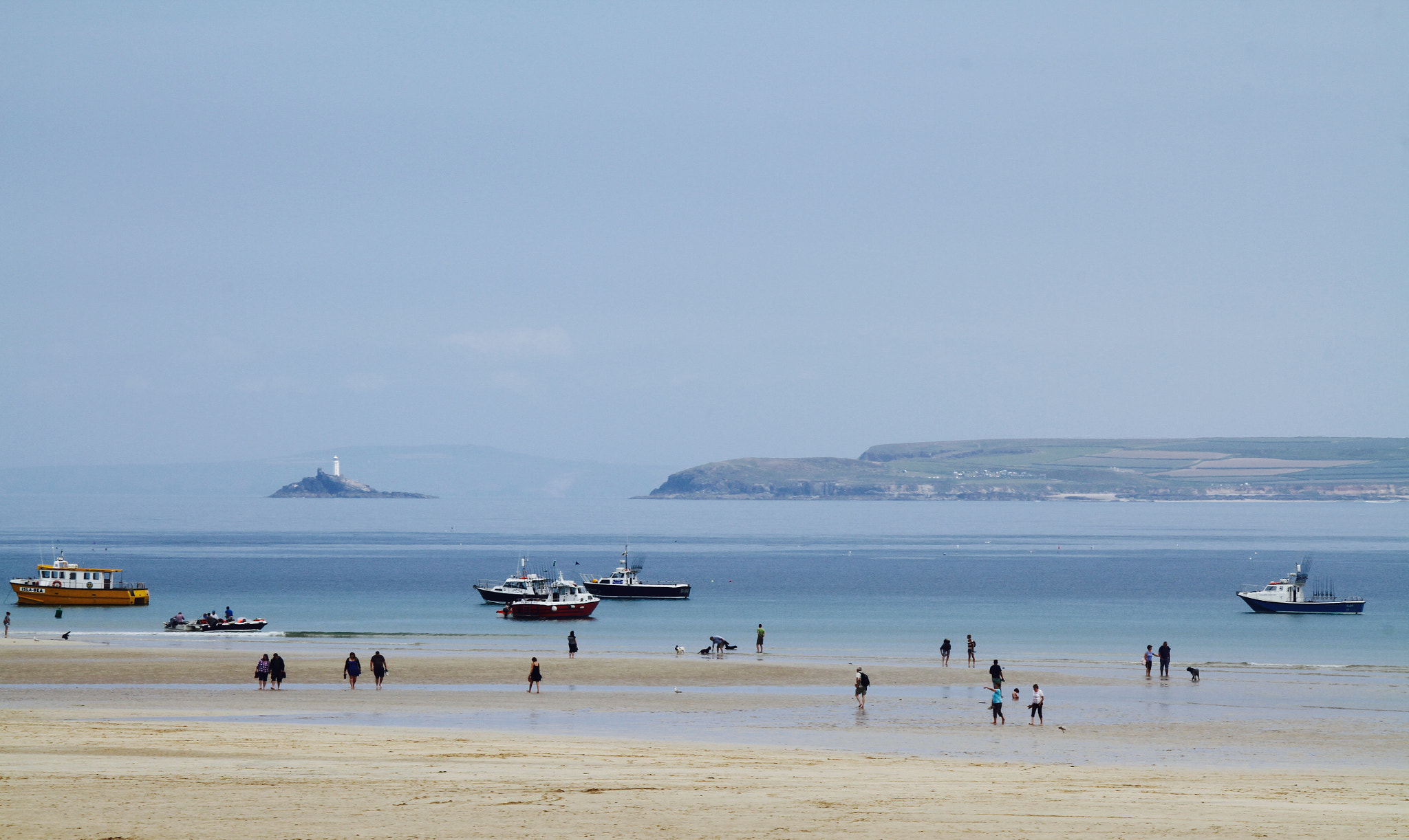 Canon 18-250mm sample photo. Distant light photography