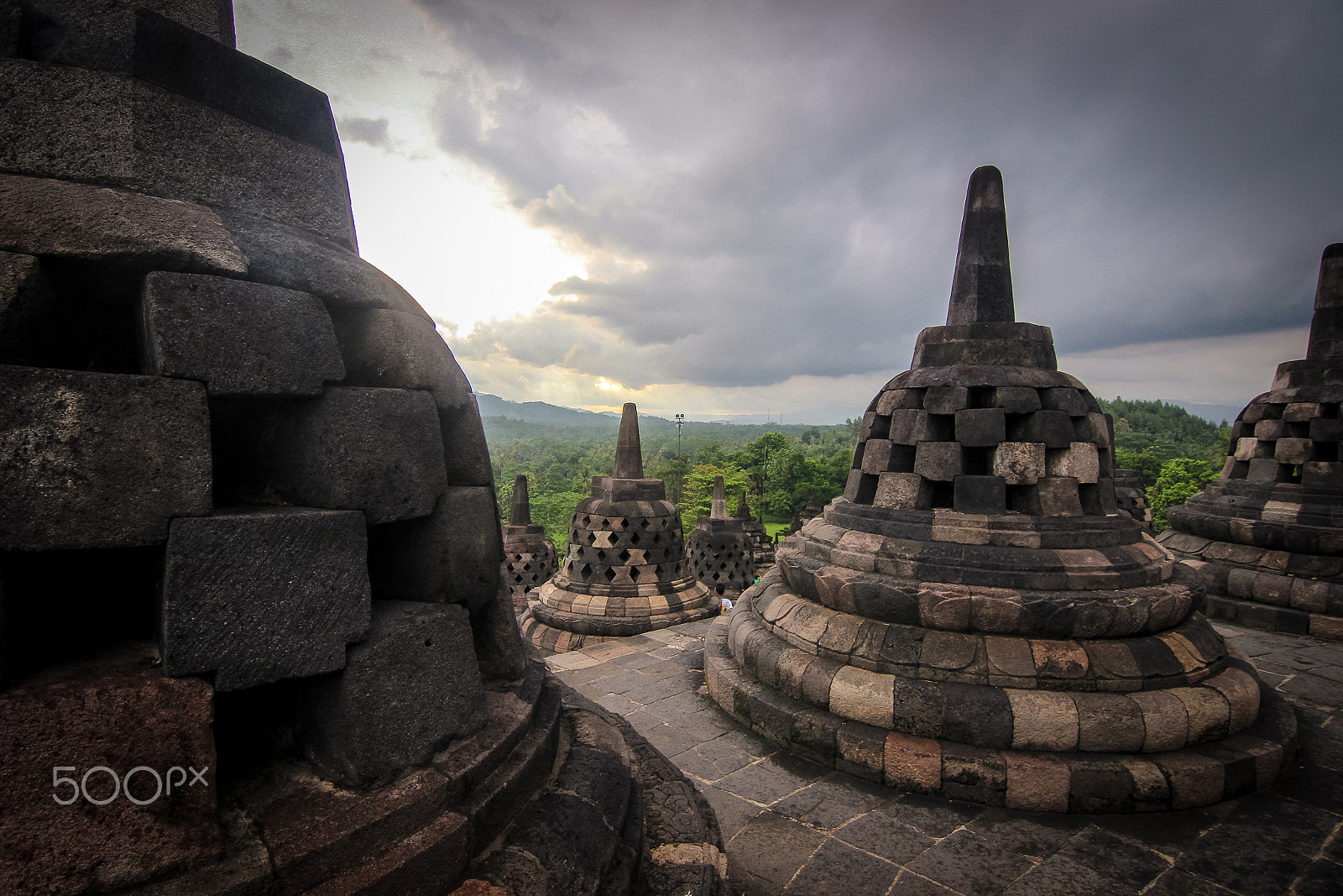 Canon EOS 600D (Rebel EOS T3i / EOS Kiss X5) + Tokina AT-X Pro 11-16mm F2.8 DX sample photo. Borobudur stupa photography