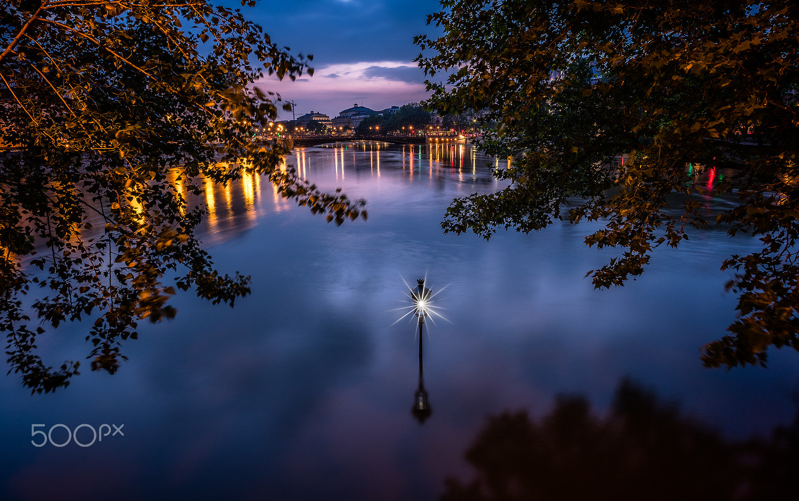 Canon EOS 5DS + Sigma 20mm F1.4 DG HSM Art sample photo. Floor lamp and paris under water photography