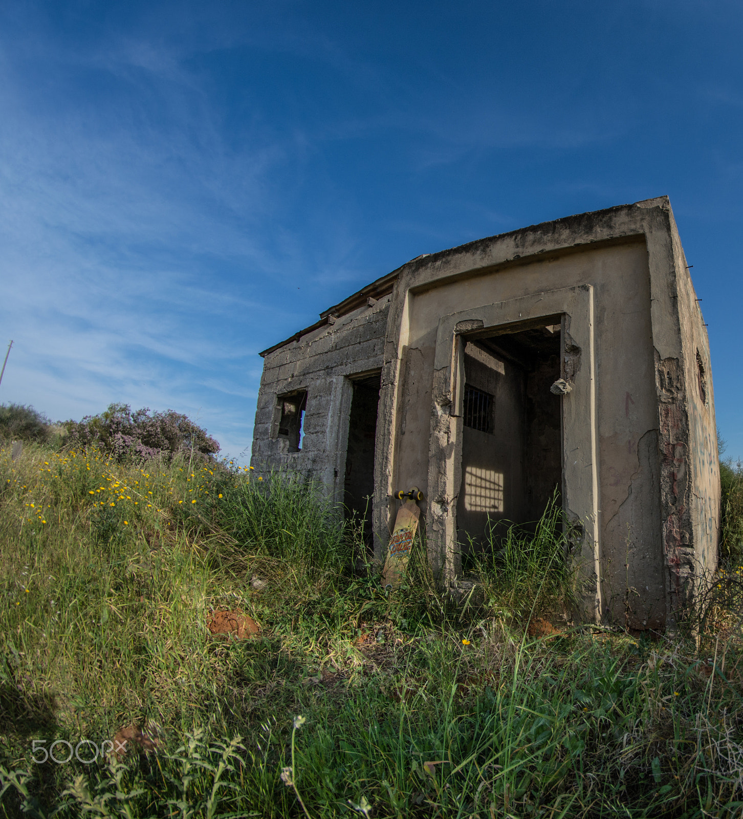 Nikon D5200 + Samyang 8mm F3.5 Aspherical IF MC Fisheye sample photo. Abandoned house photography