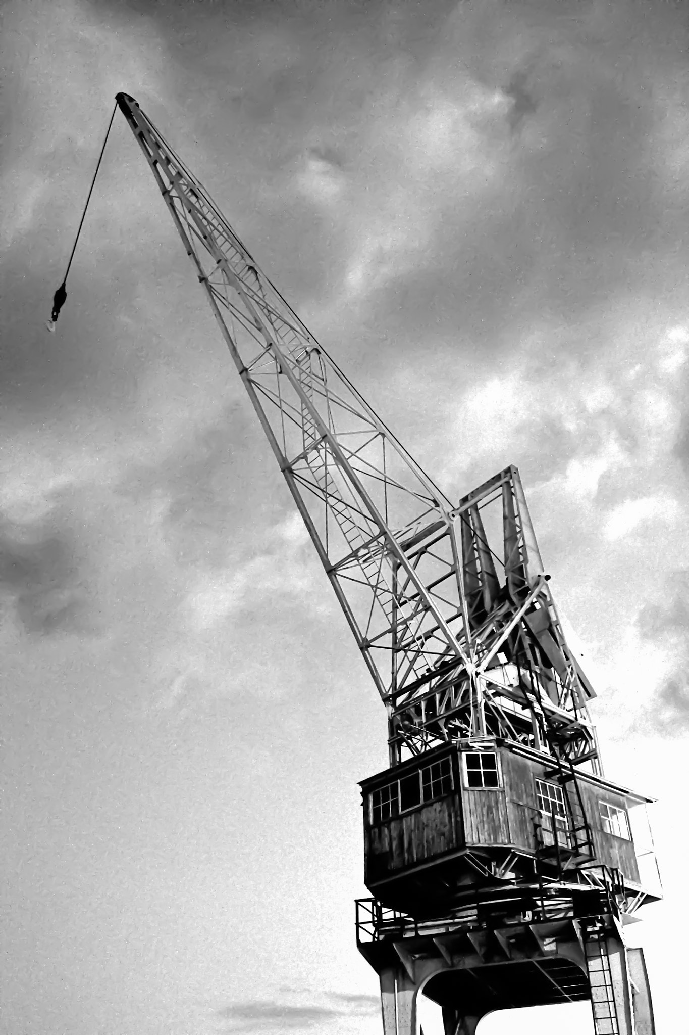 Canon EF-S 18-55mm F3.5-5.6 sample photo. Old crane photography