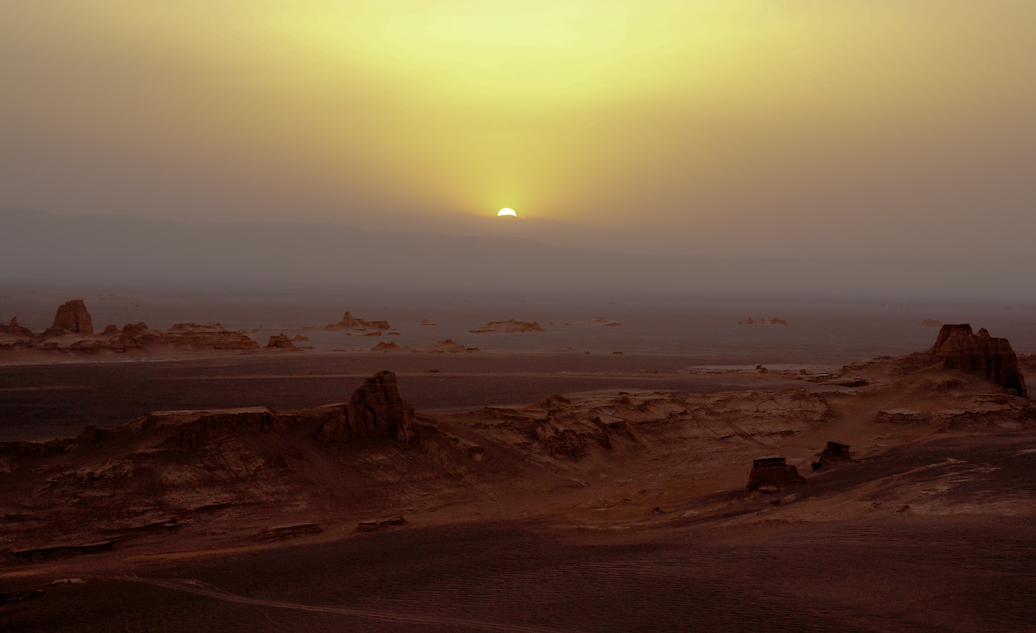Sony E 18-200mm F3.5-6.3 OSS sample photo. End of a scorching day photography