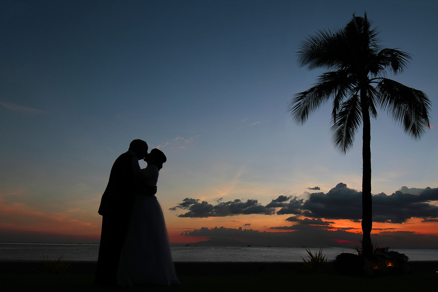 Canon EOS 7D + Canon EF 16-35mm F4L IS USM sample photo. "the lovers" photography