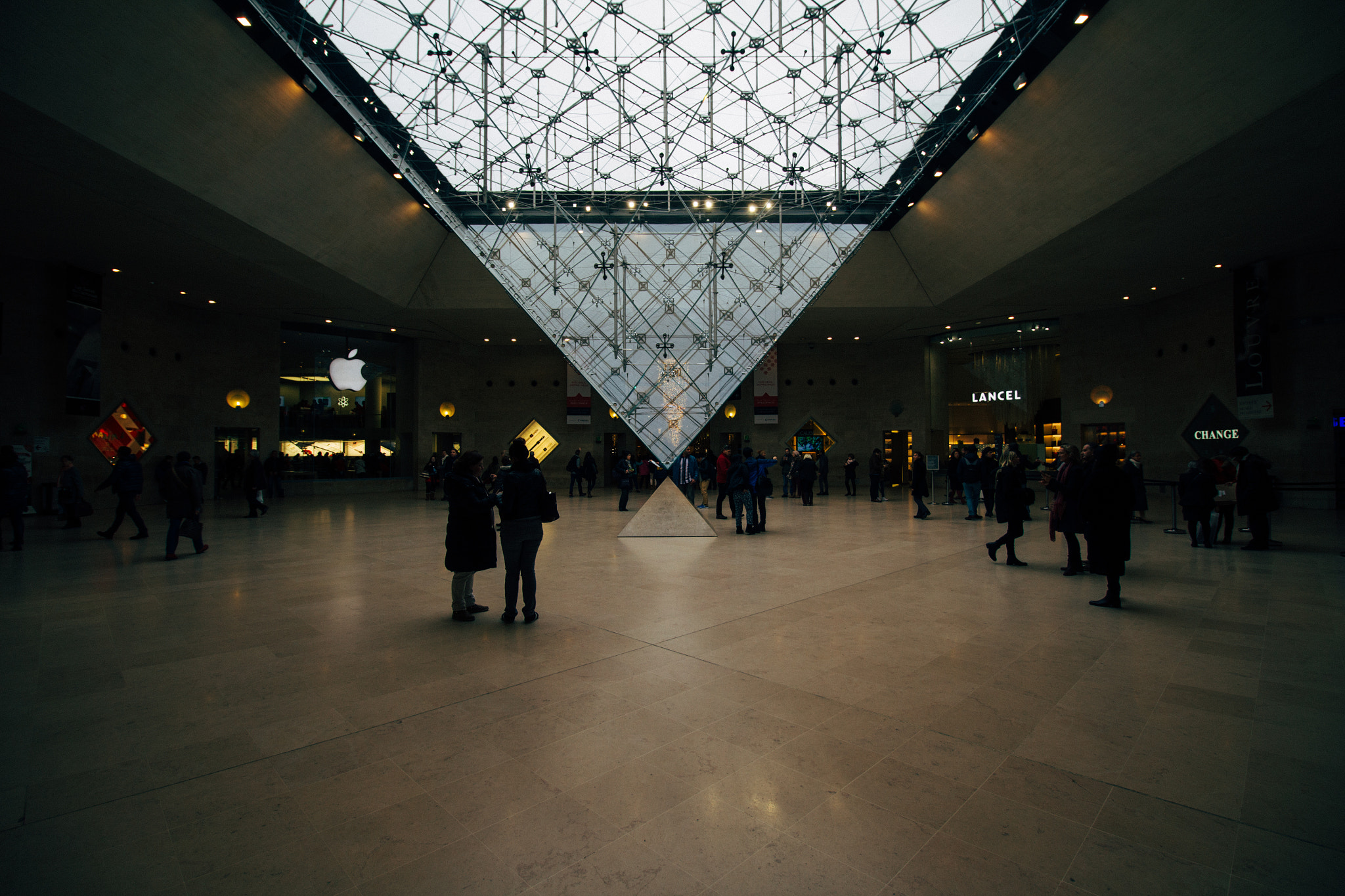 Canon EF-S 10-18mm F4.5–5.6 IS STM sample photo. One day at the louvre photography