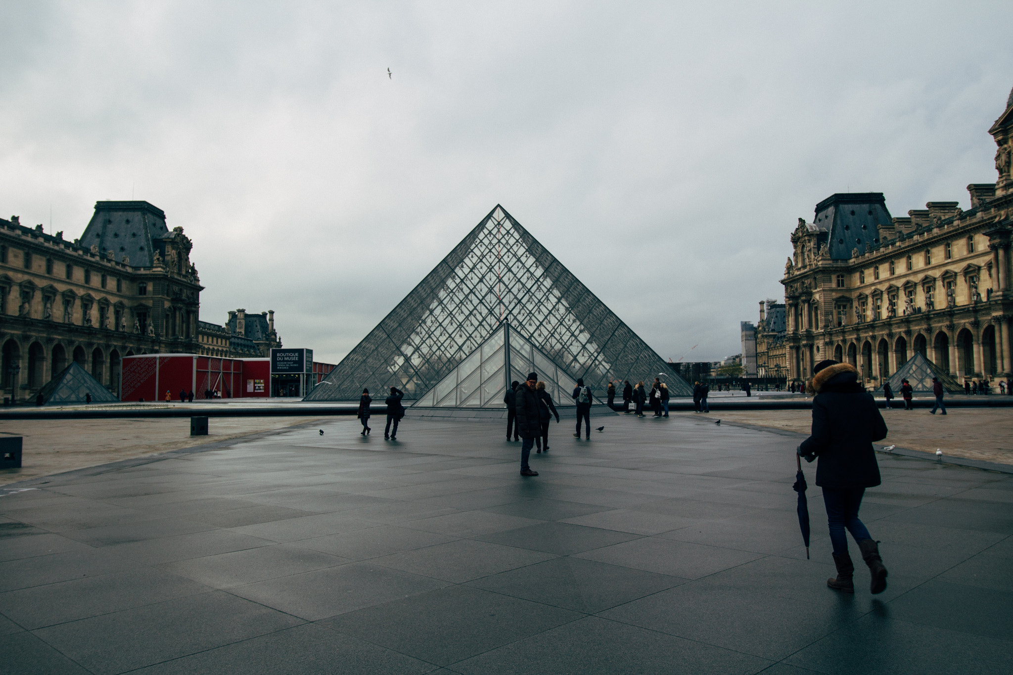 Canon EF-S 10-18mm F4.5–5.6 IS STM sample photo. One day at the louvre photography