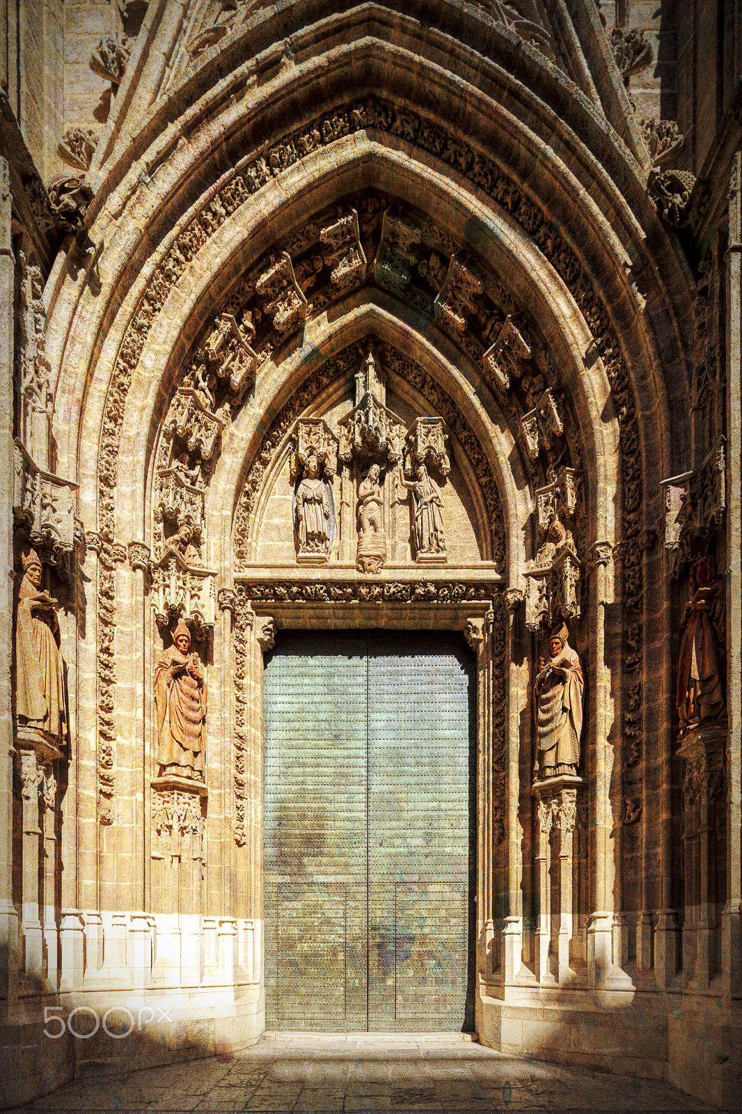 Canon EOS 5D Mark II + Canon TS-E 17mm F4L Tilt-Shift sample photo. Door of baptism, seville cathedral, spain. [edit]
the door of baptism was built in the 15th... photography