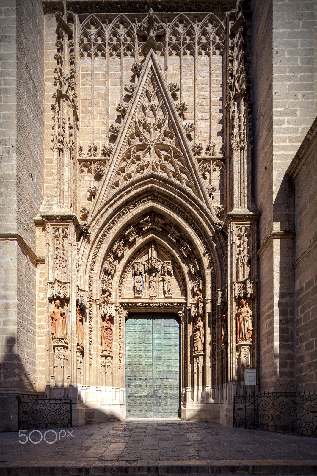 Canon EOS 5D Mark II + Canon TS-E 17mm F4L Tilt-Shift sample photo. Door of baptism, seville cathedral, spain. [edit]
the door of baptism was built in the 15th... photography