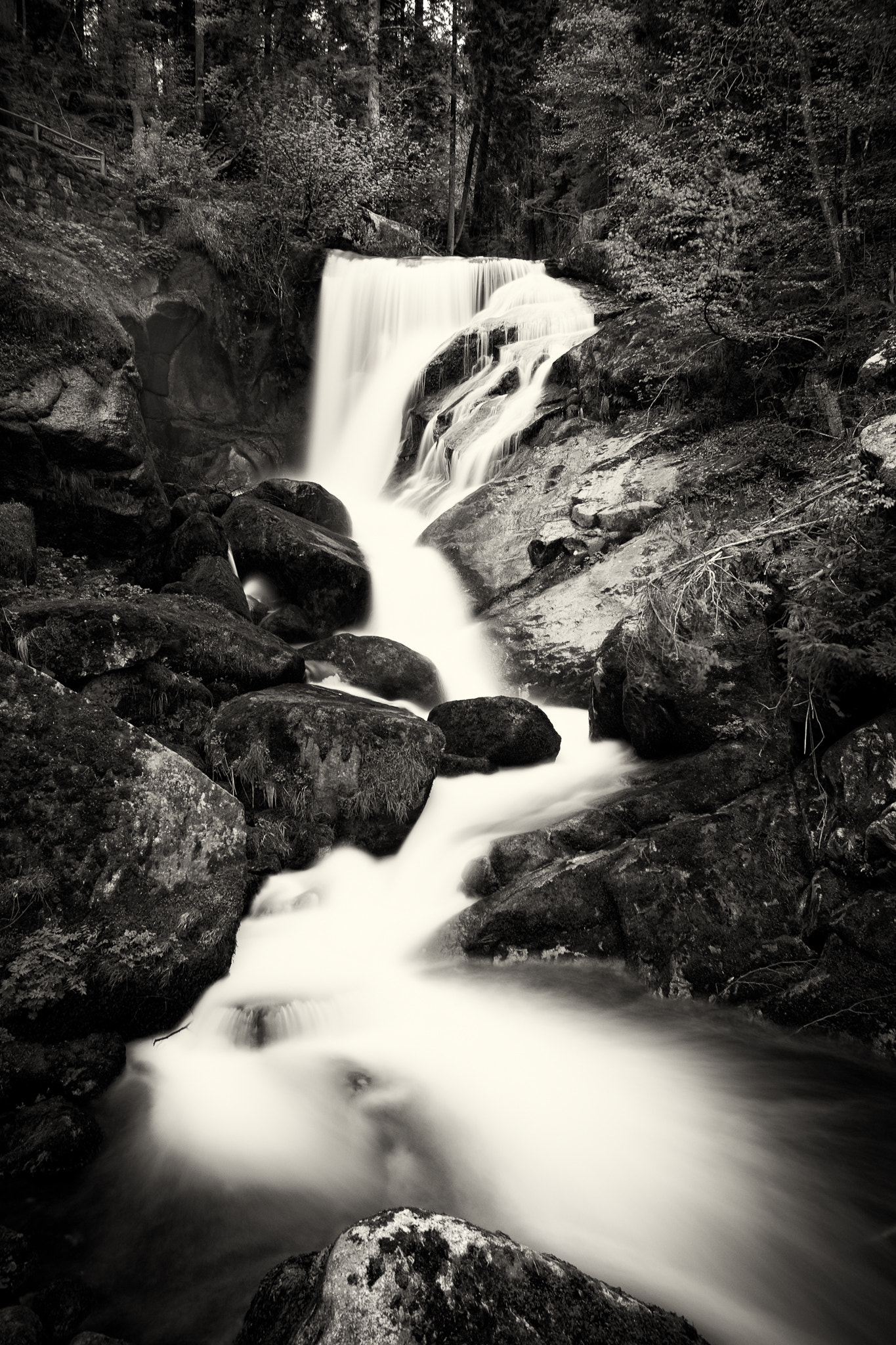 Canon EF-S 10-18mm F4.5–5.6 IS STM sample photo. Water trail photography