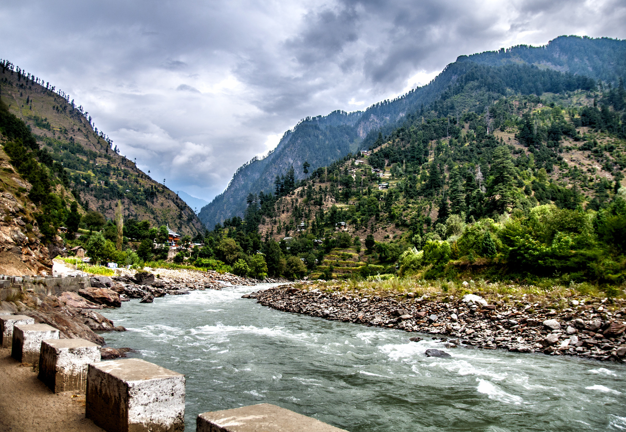 Sigma 17-50mm F2.8 EX DC OS HSM sample photo. Road to the valley photography