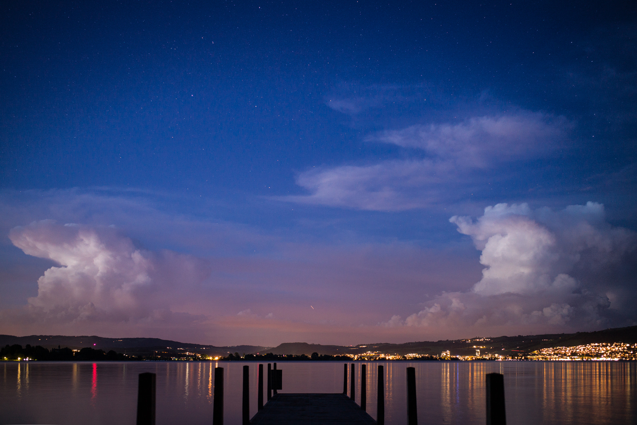 Leica Elmarit-M 28mm F2.8 ASPH sample photo. Flashes light up the night photography