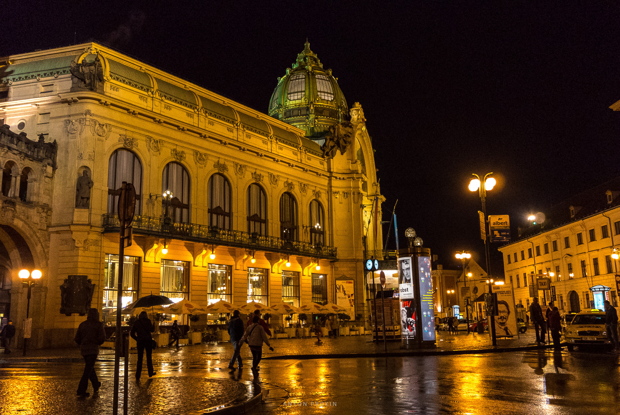 Nikon 1 Nikkor 11-27.5mm F3.5-5.6 sample photo. Night city lights photography