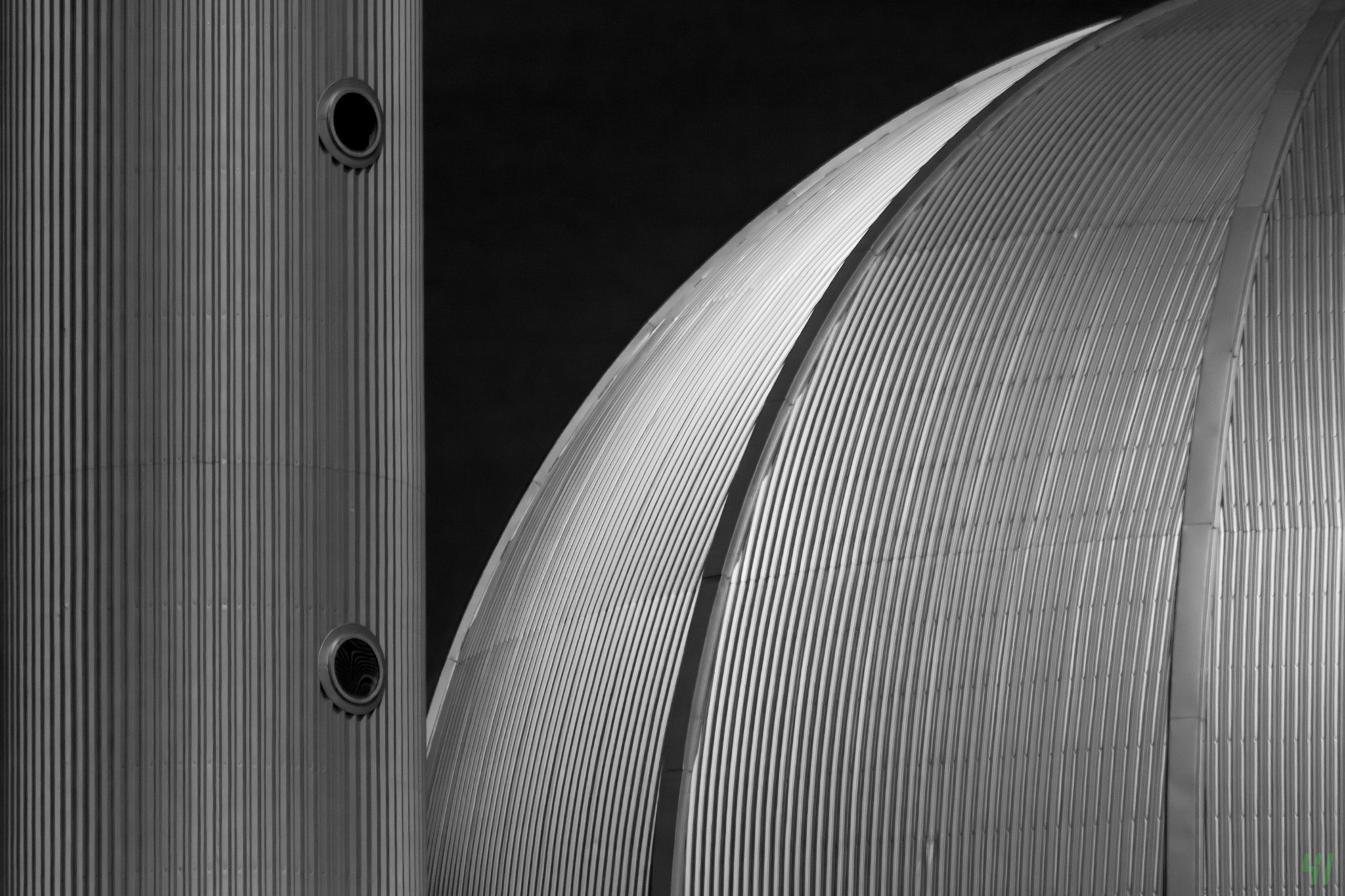Canon EF 70-300mm F4-5.6 IS USM sample photo. Metal photography