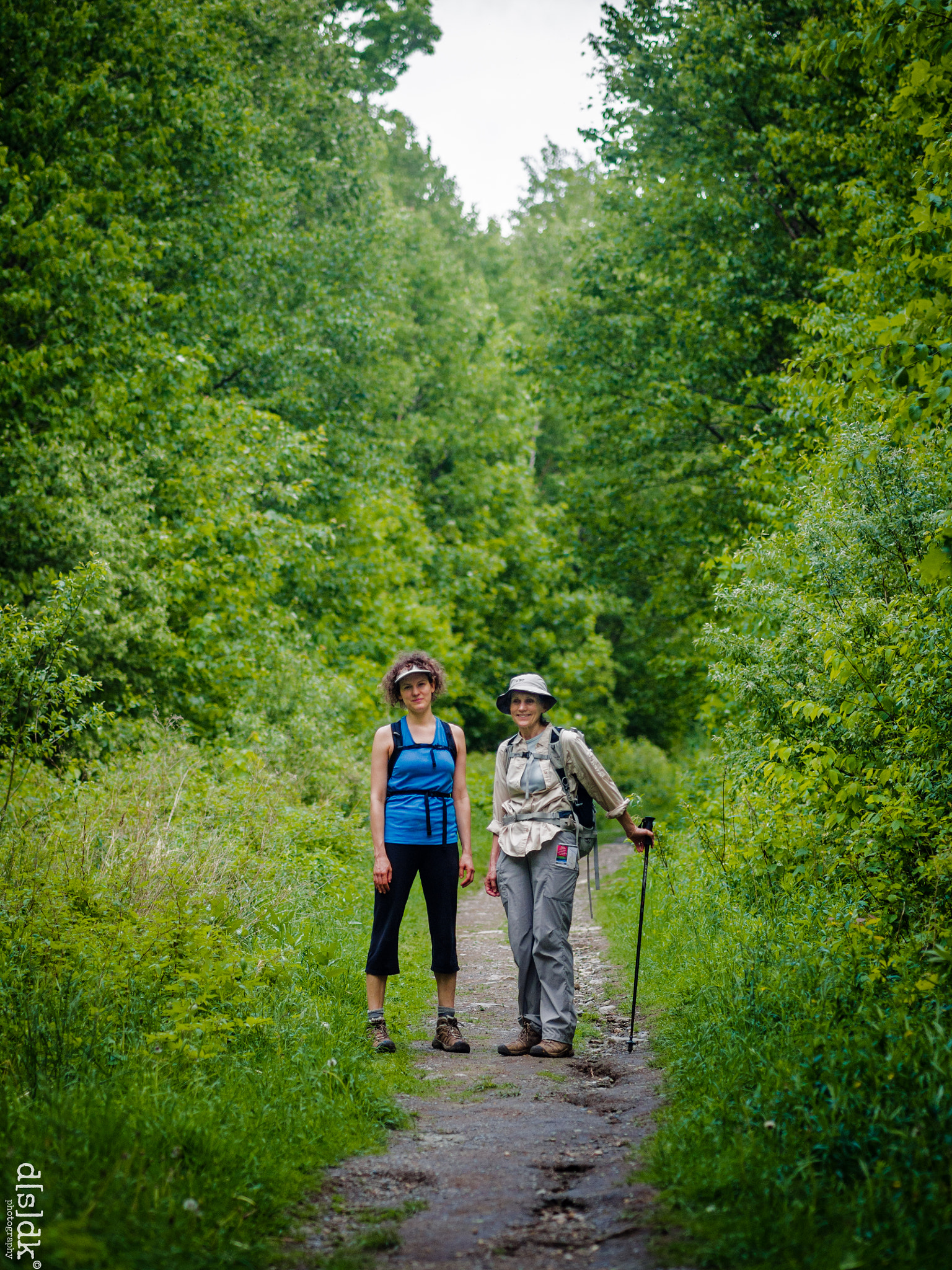 Olympus OM-D E-M5 + Olympus M.Zuiko Digital ED 75mm F1.8 sample photo. Hikers photography