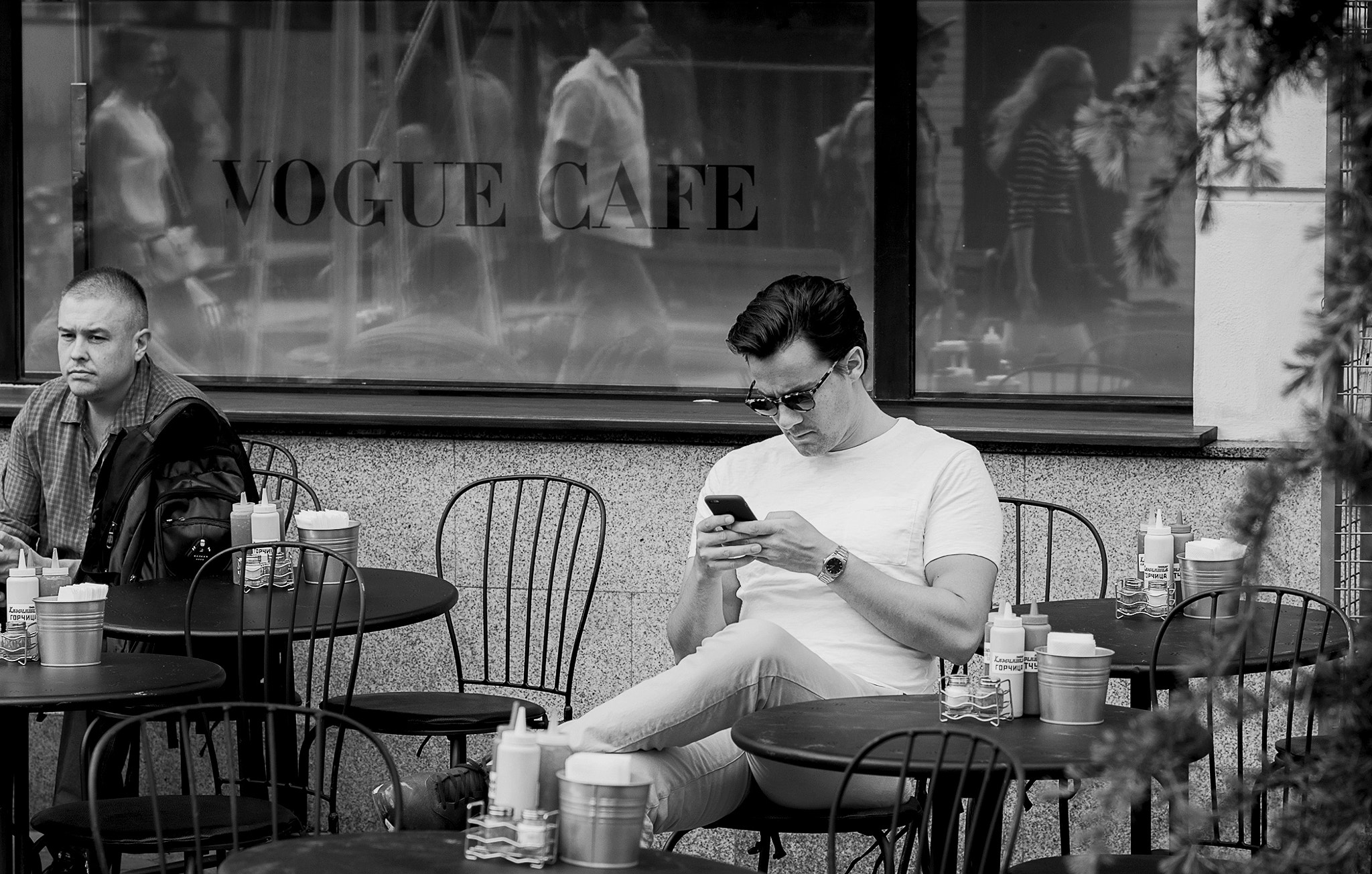 Pentax smc FA 77mm 1.8 Limited sample photo. Vogue cafe photography