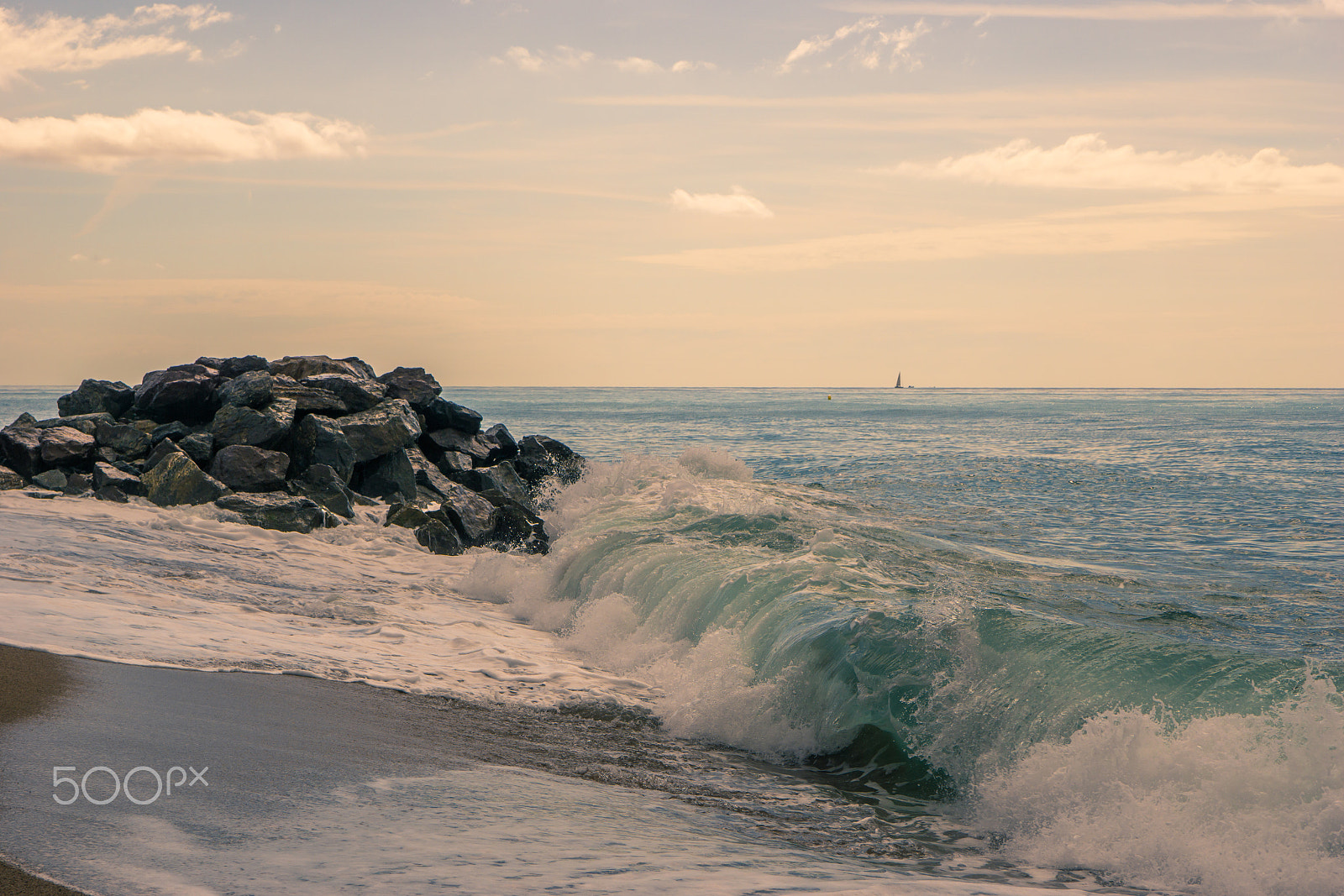 Sony a6000 + Sony FE 28-70mm F3.5-5.6 OSS sample photo. Sea photography