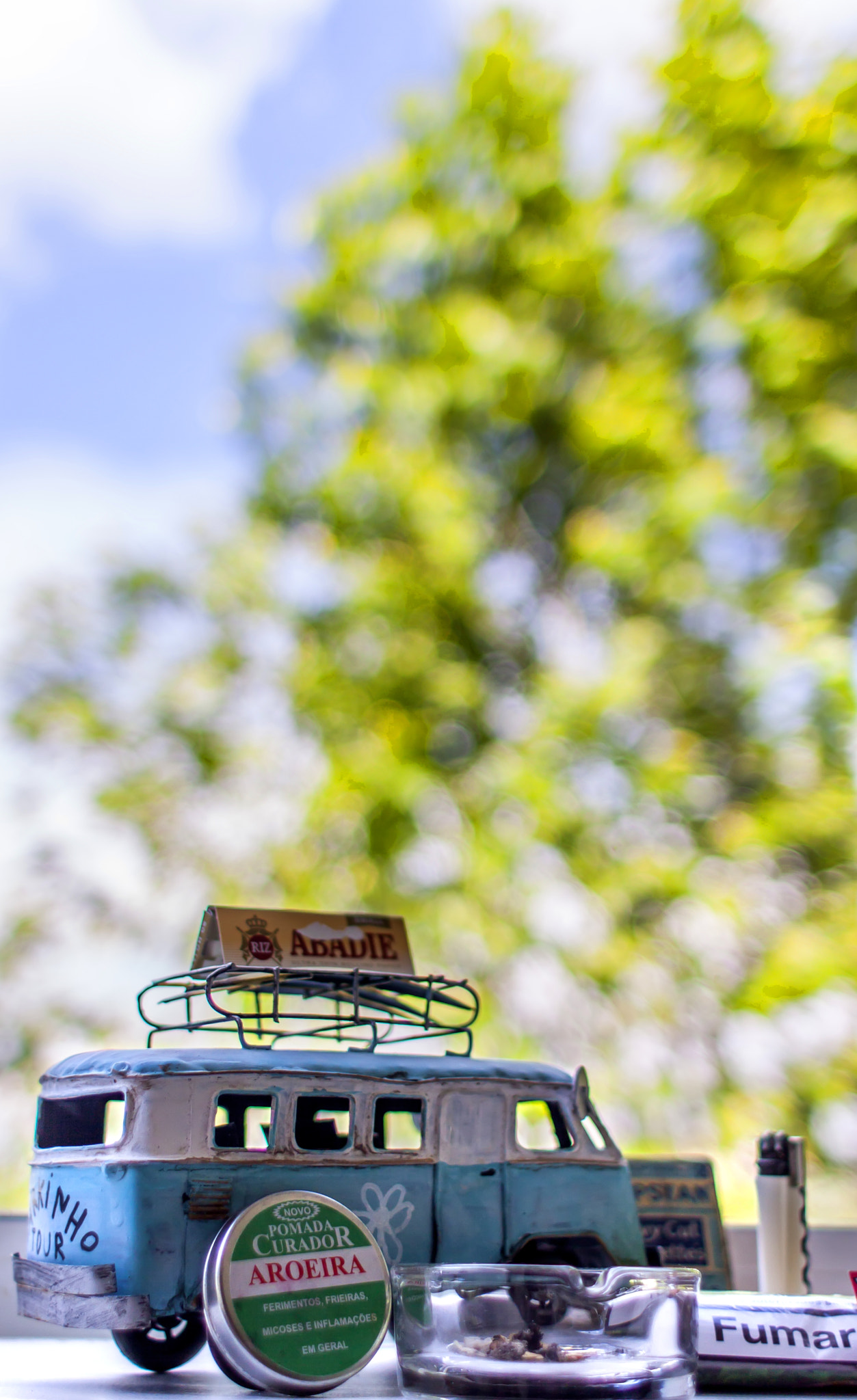 Canon EOS 50D + Canon EF 28mm F1.8 USM sample photo. A still life of a traveler smoker photography