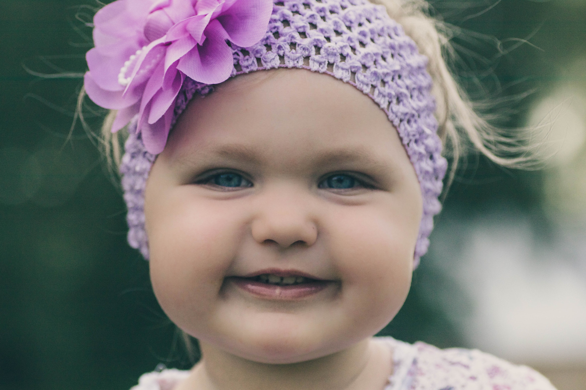 Canon EOS 80D + Tamron SP AF 90mm F2.8 Di Macro sample photo. Little girl photography