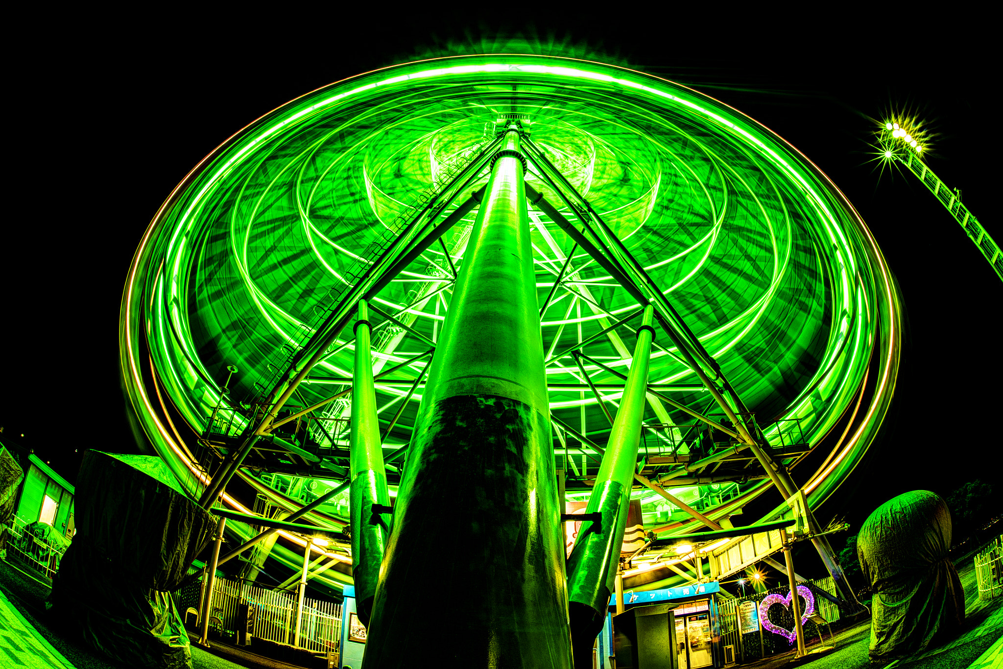 Nikon D810 + Sigma 15mm F2.8 EX DG Diagonal Fisheye sample photo. A ferris wheel photography