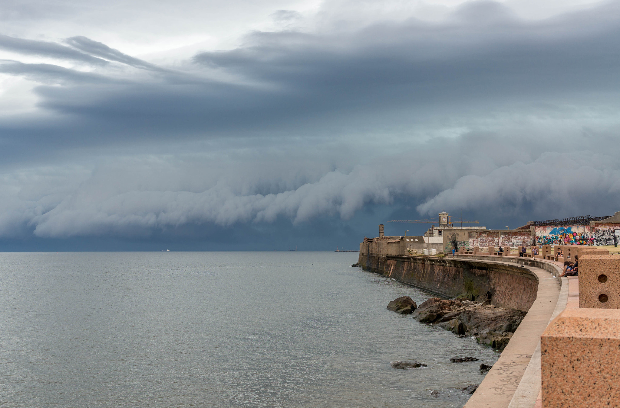 Sony Alpha NEX-6 + Sigma 30mm F2.8 EX DN sample photo. Montevideo storm photography