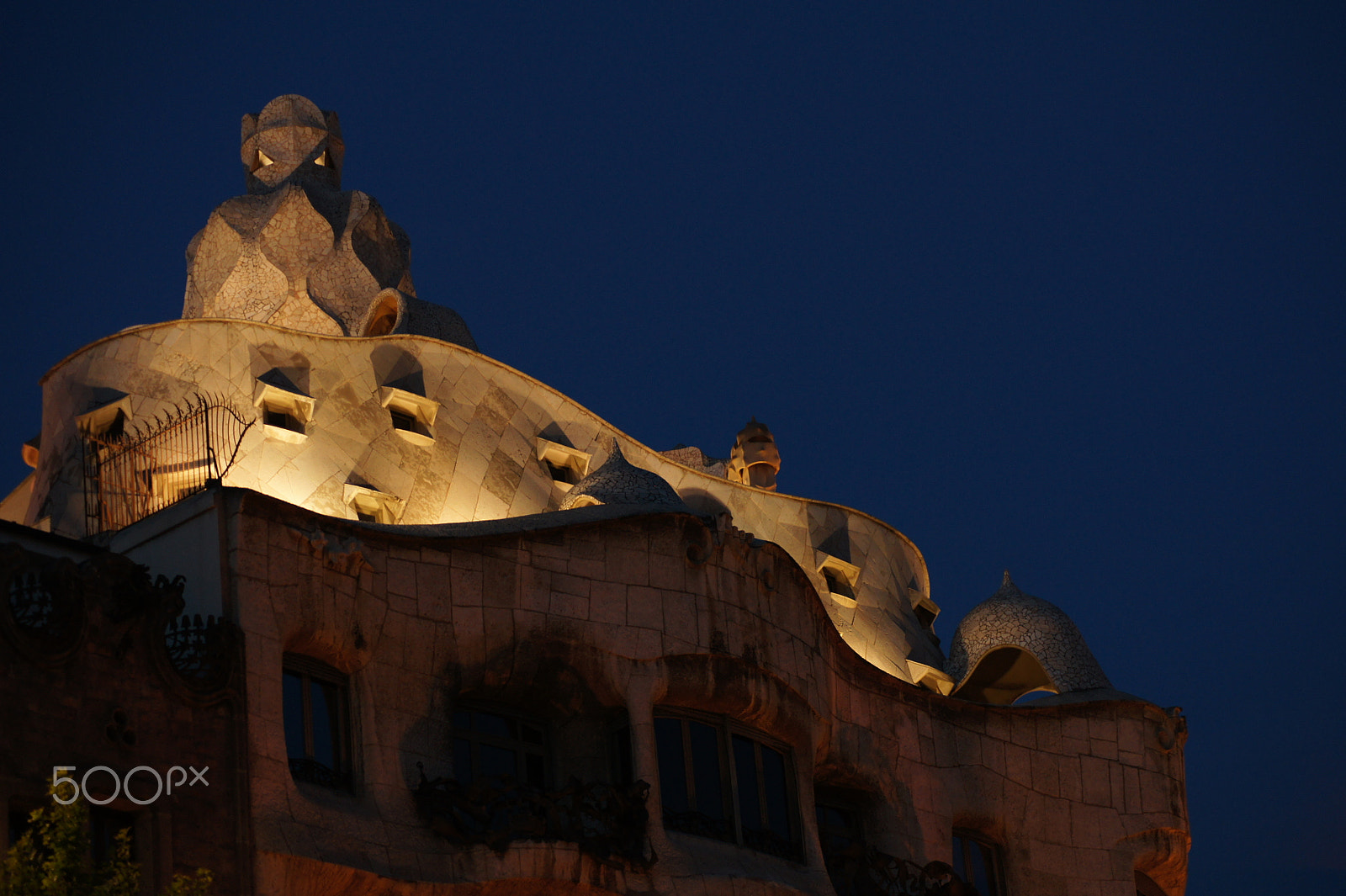 Sony Alpha DSLR-A550 sample photo. Casa milá photography