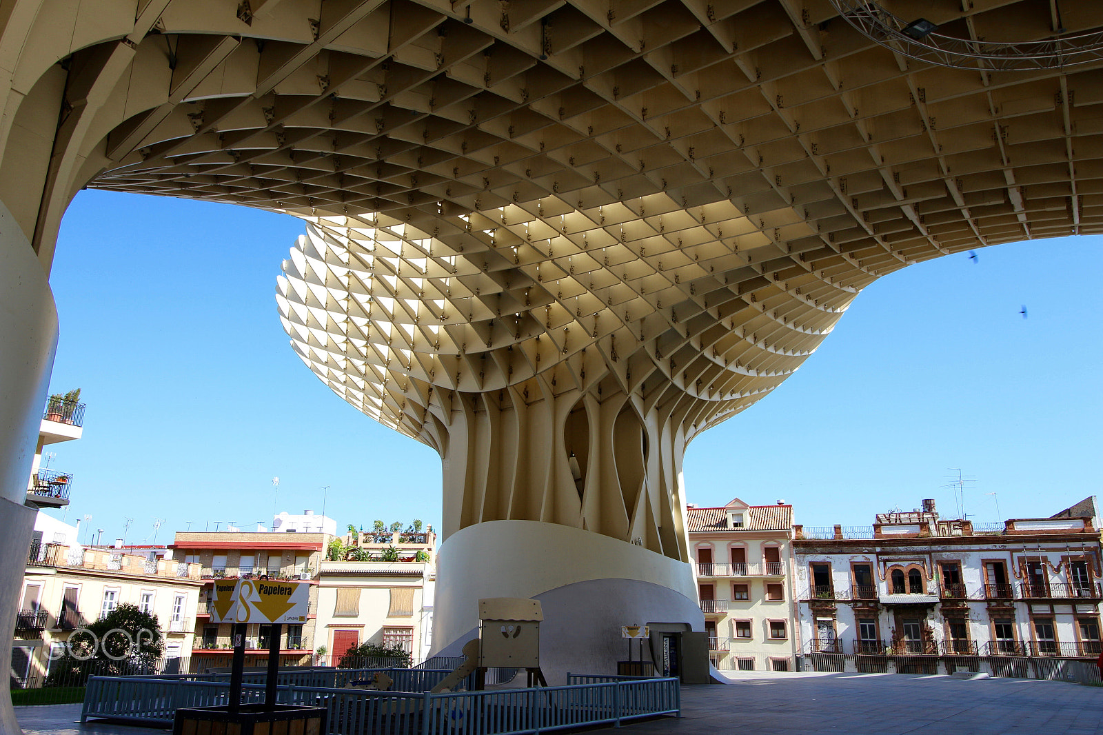 Canon EOS 700D (EOS Rebel T5i / EOS Kiss X7i) + Canon EF-S 10-18mm F4.5–5.6 IS STM sample photo. Metropol parasol in sevilha photography