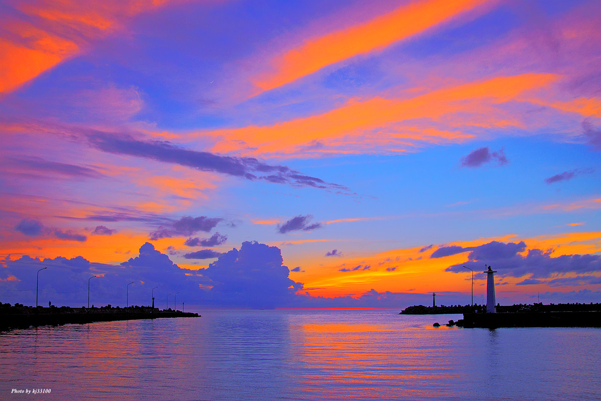 Canon EOS 50D + Sigma 18-50mm f/2.8 Macro sample photo. 彩繪的天空 photography