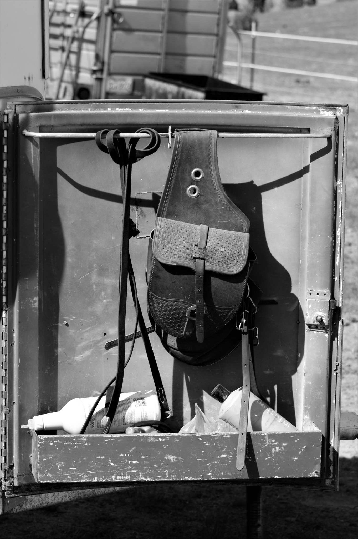 Nikon AF-S DX Micro-Nikkor 85mm F3.5G ED VR sample photo. Saddle bag photography