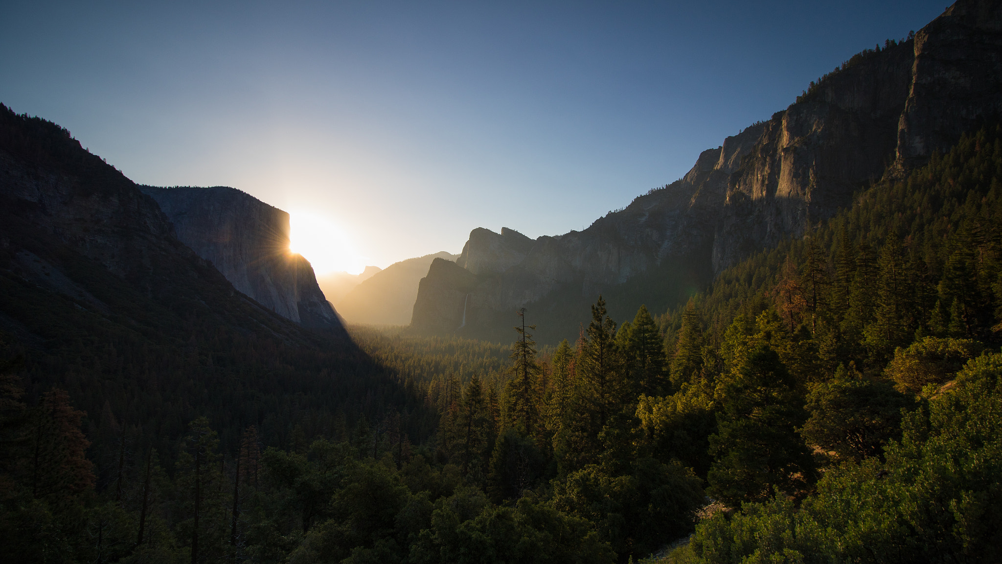 Canon EF-S 10-18mm F4.5–5.6 IS STM sample photo. Sunrise tunnel view photography