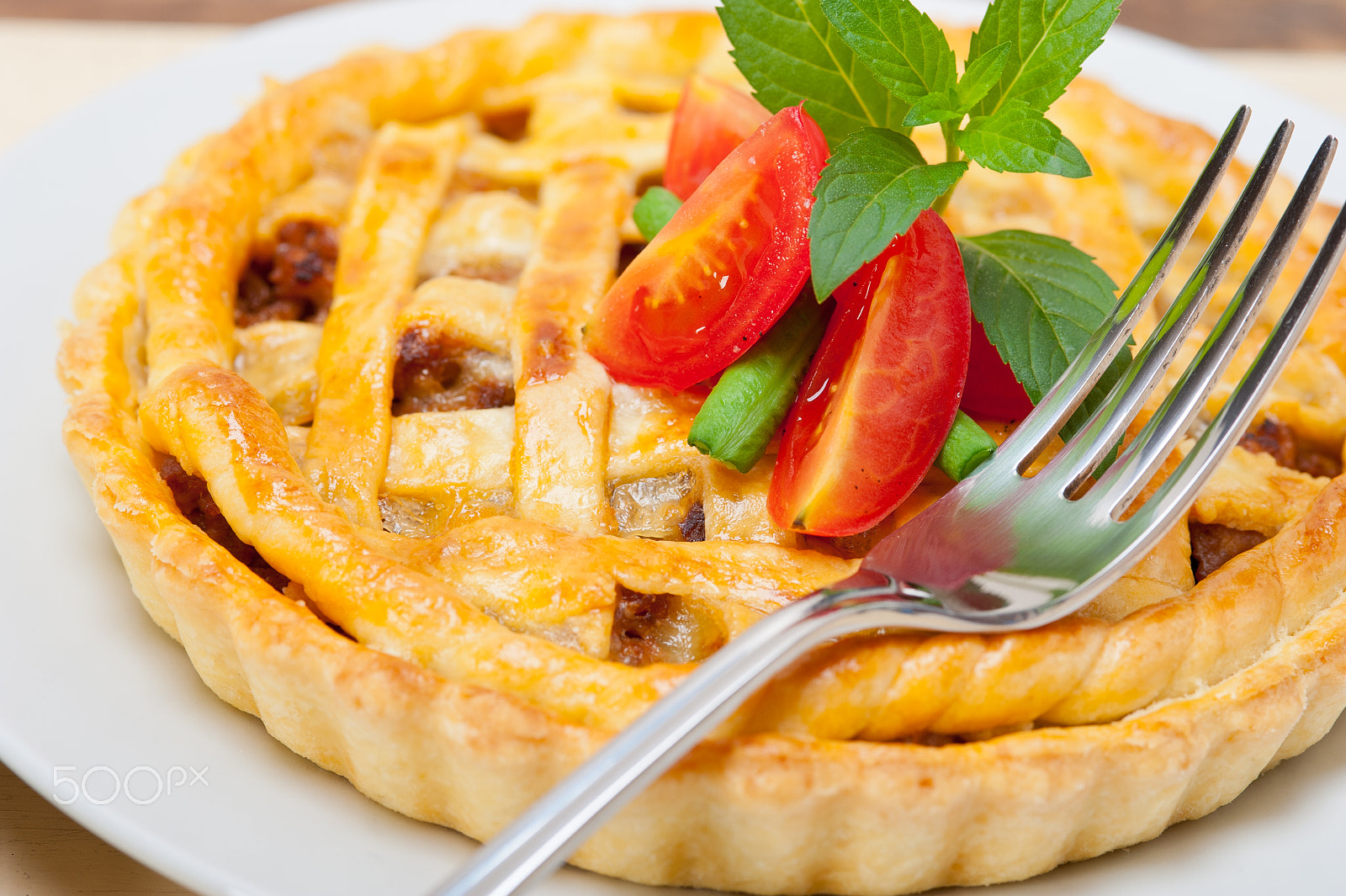 Nikon D700 + AF Micro-Nikkor 105mm f/2.8 sample photo. Home made beef pie photography