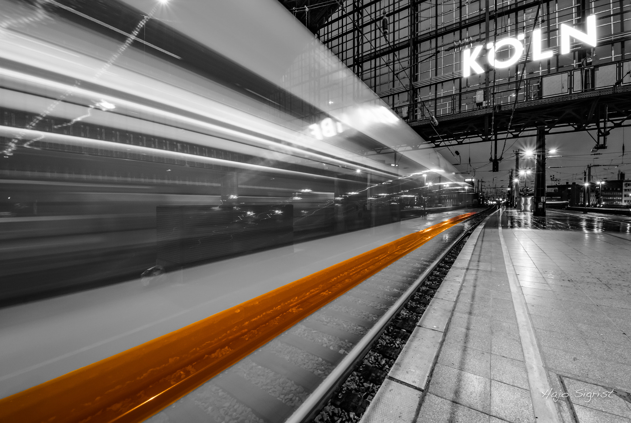 Sigma 8-16mm F4.5-5.6 DC HSM sample photo. Cologne central station photography