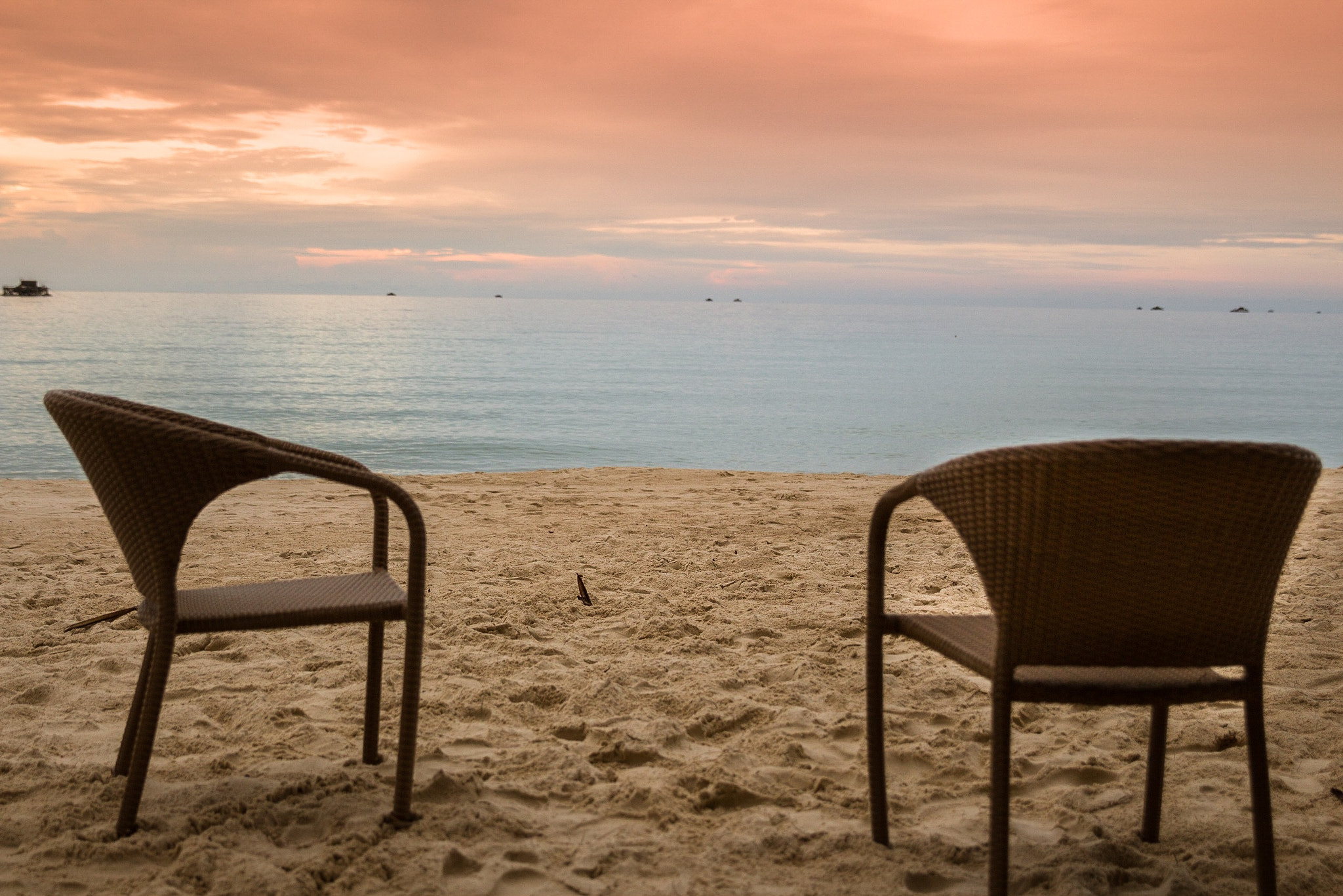Canon EF 24-70mm F2.8L II USM sample photo. Chilling into emptiness photography