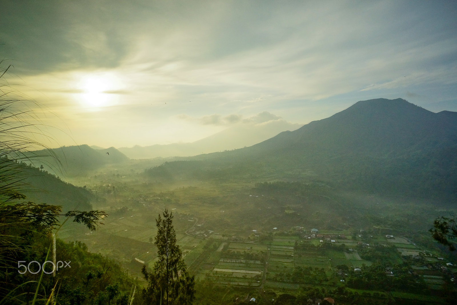 Sony Alpha NEX-7 + Sony E 16mm F2.8 sample photo. Sunrise over the sleepy village photography