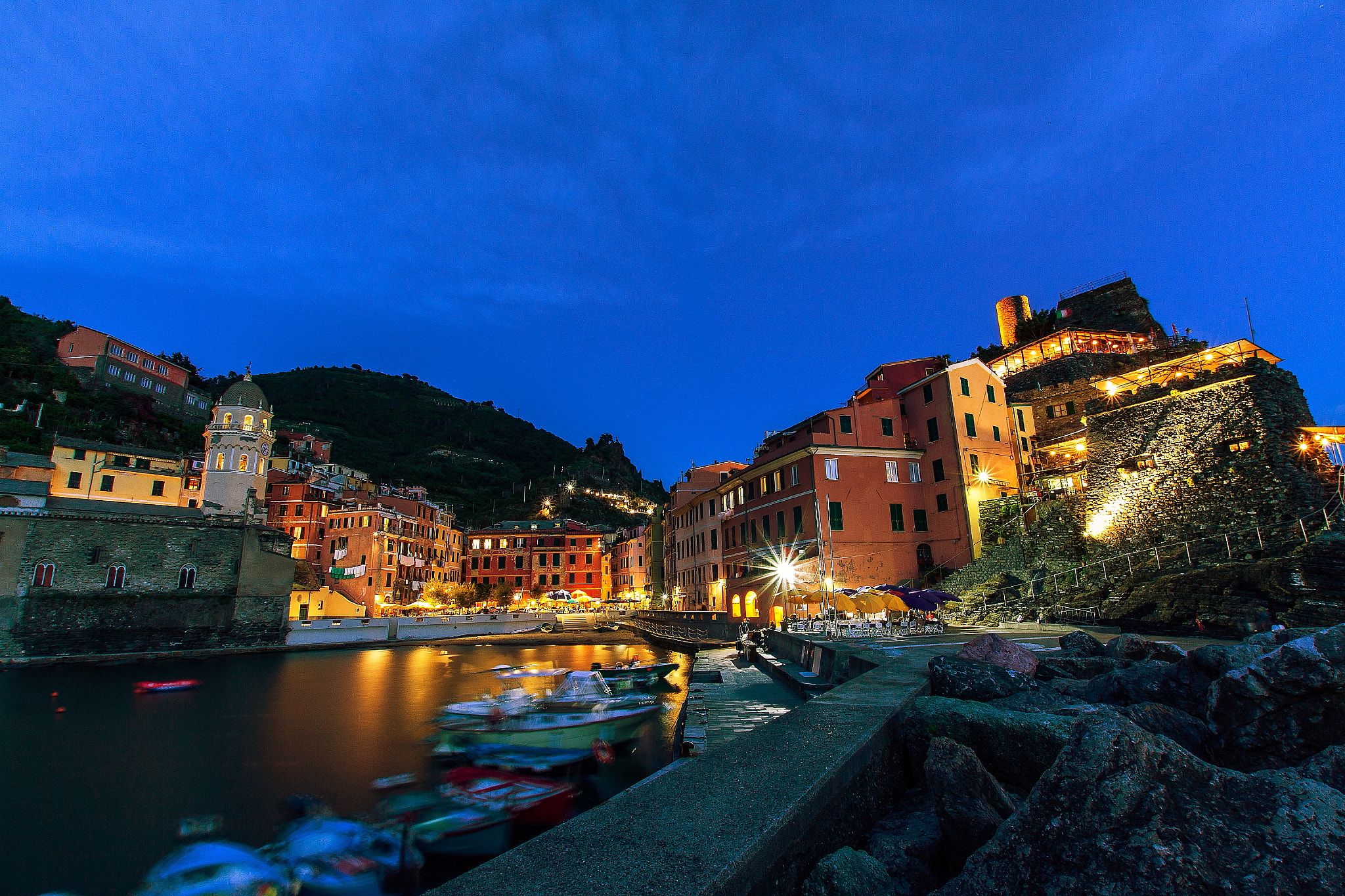 Sigma 10-20mm F3.5 EX DC HSM sample photo. Vernazza di notte photography