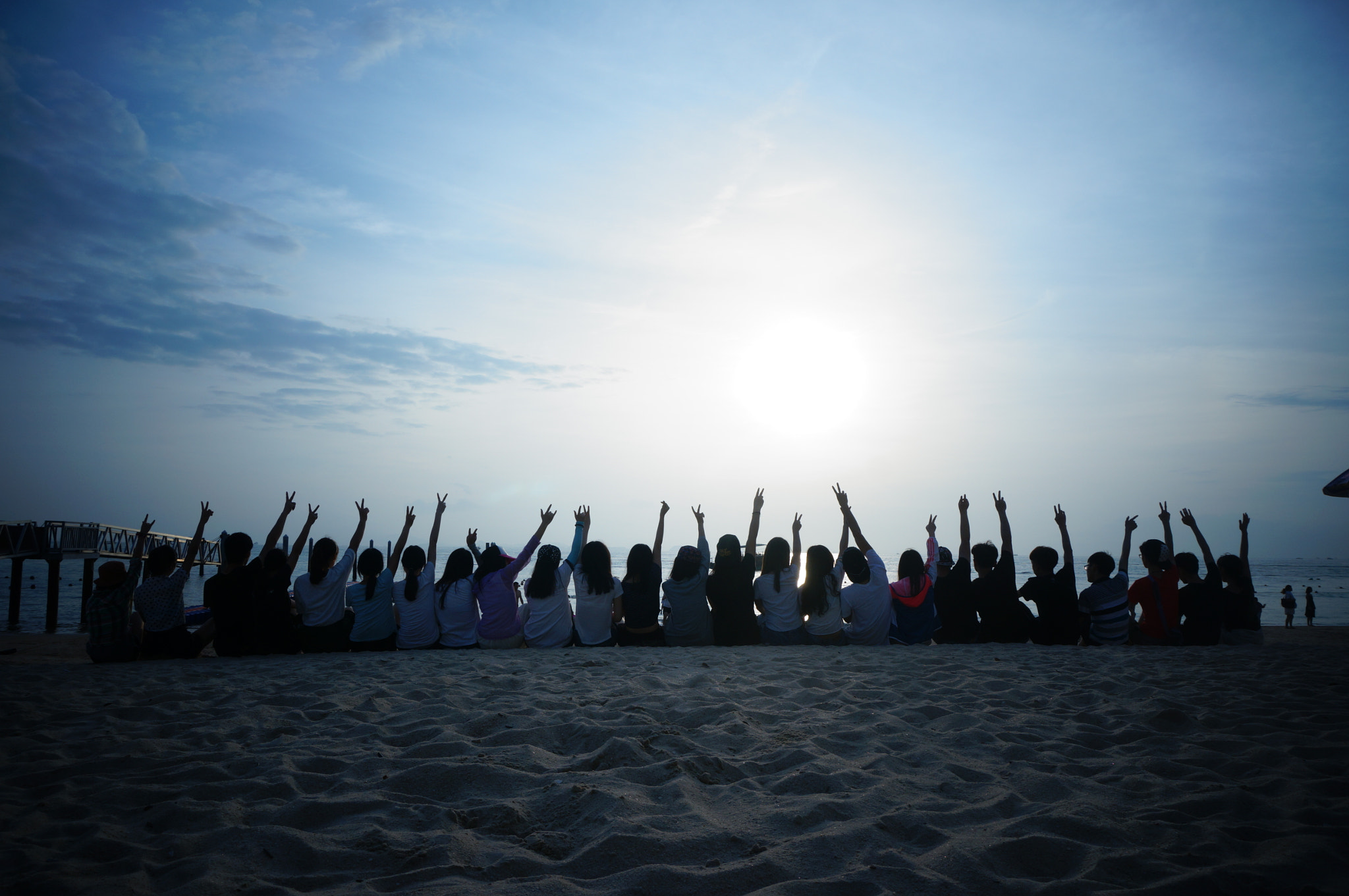 Sony E 16-50mm F3.5-5.6 PZ OSS sample photo. Raise your hand and get together photography