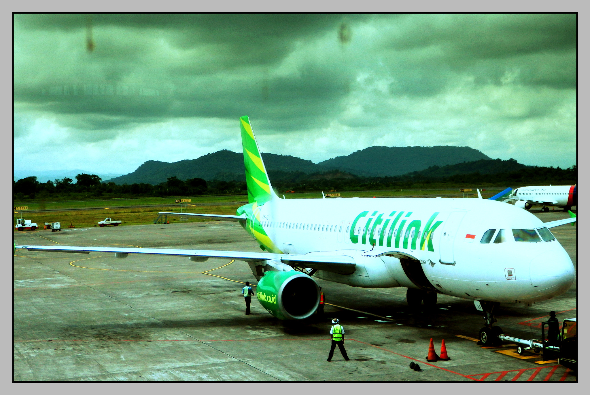 Ricoh WG-4 sample photo. Haluoleo airport photography