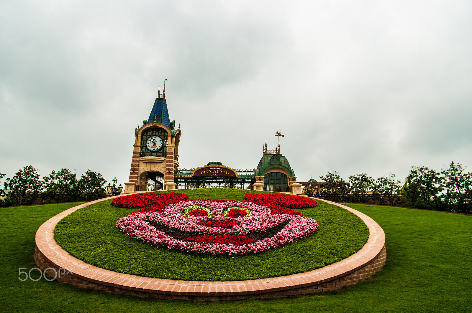 Pentax K20D sample photo. Shanghai disney resort photography