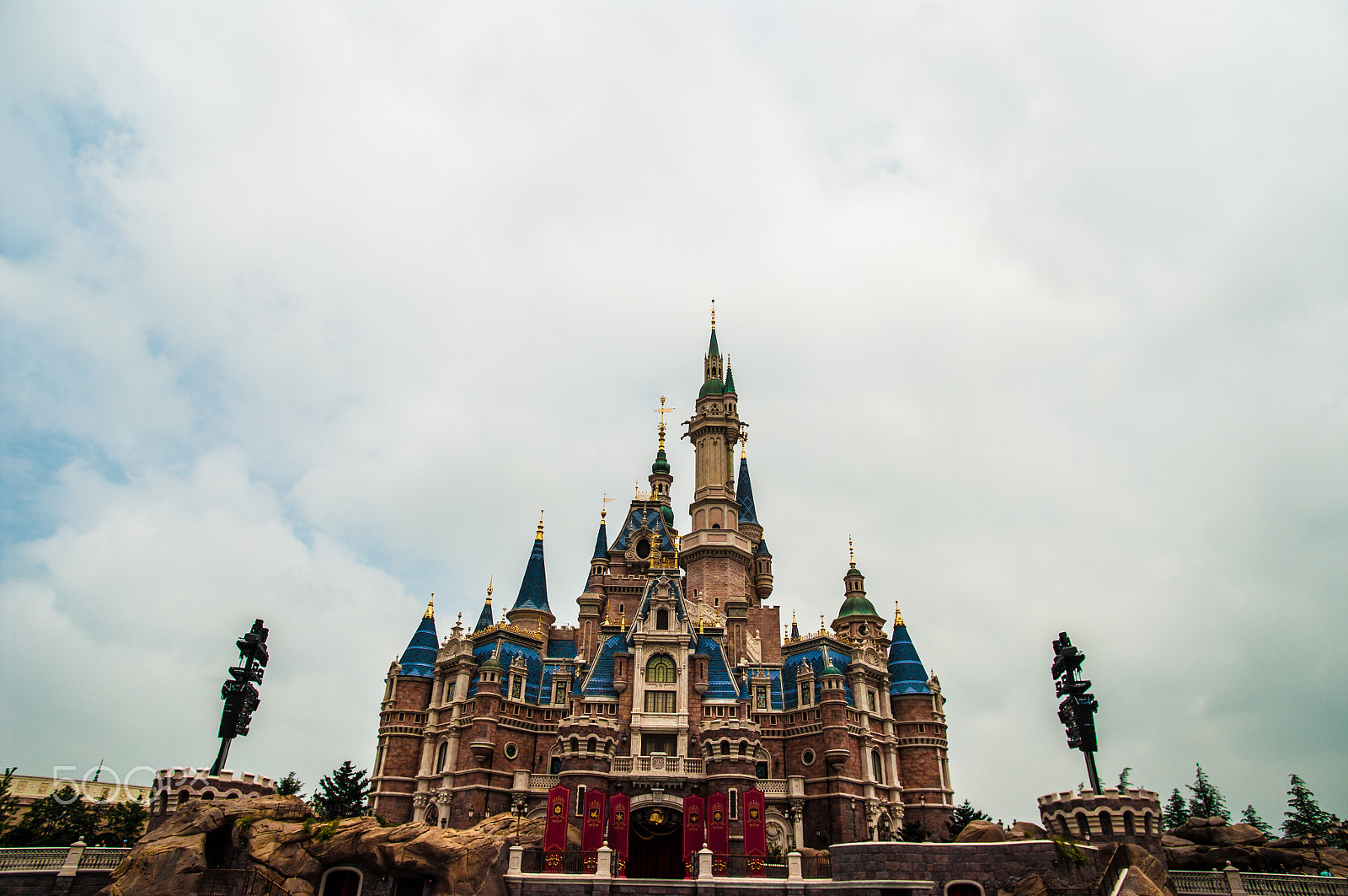 Pentax K20D sample photo. Shanghai disney resort photography