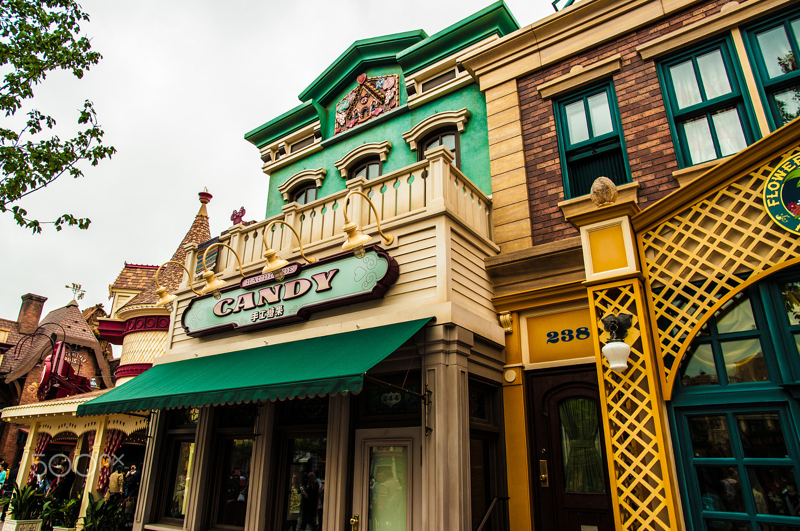 Pentax K20D + Pentax smc DA 14mm F2.8 ED (IF) sample photo. Shanghai disney resort photography