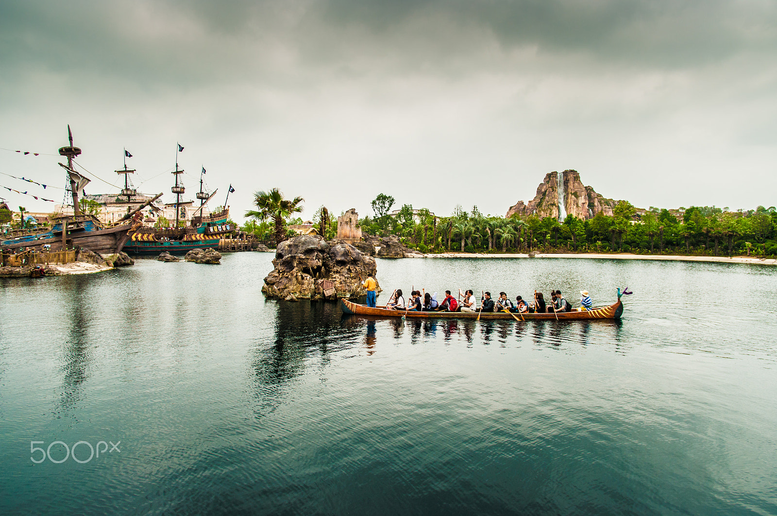 Pentax K20D + Pentax smc DA 14mm F2.8 ED (IF) sample photo. Shanghai disney resort photography