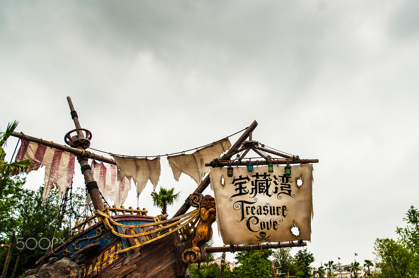 Pentax K20D + Pentax smc DA 14mm F2.8 ED (IF) sample photo. Shanghai disney resort photography