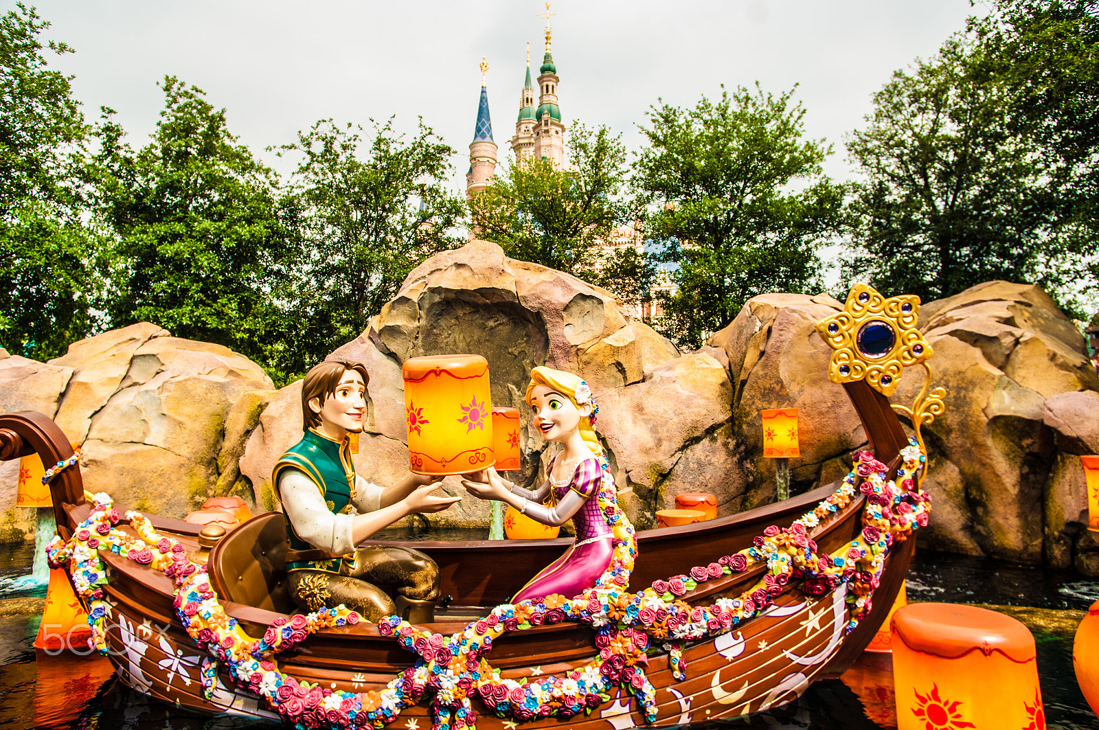Pentax K20D + Pentax smc DA 14mm F2.8 ED (IF) sample photo. Shanghai disney resort photography