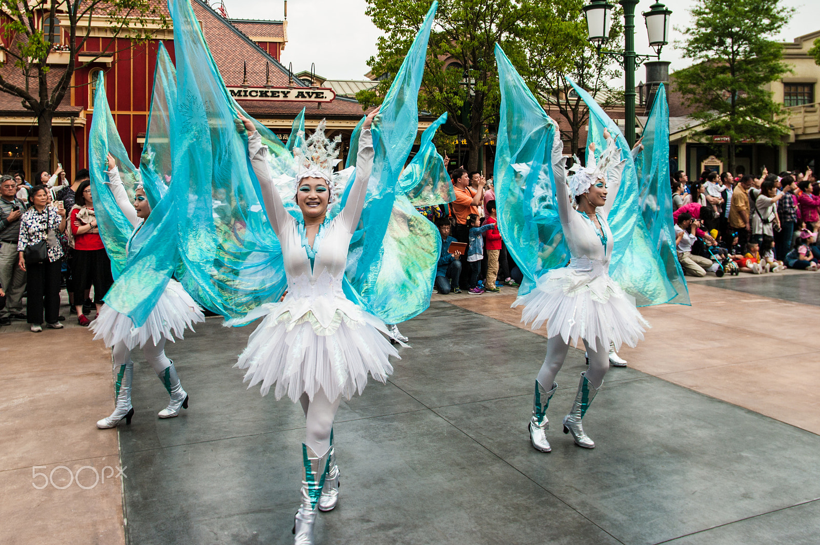 Pentax K20D sample photo. Shanghai disney resort photography