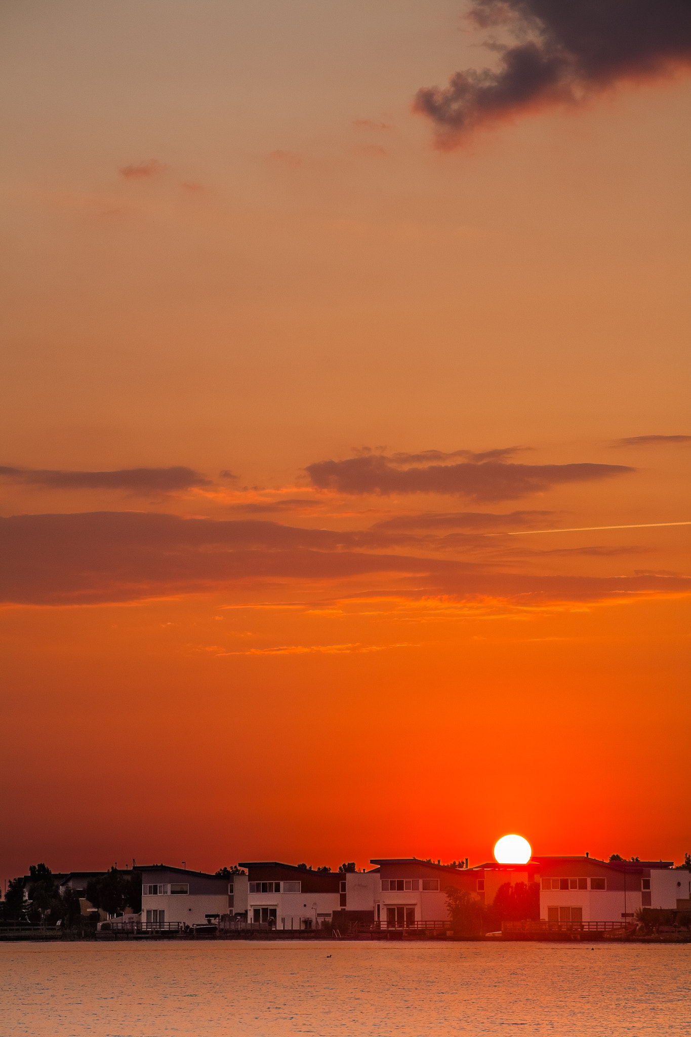 Canon EF 135mm F2.8 SF sample photo. Vertical horizon photography