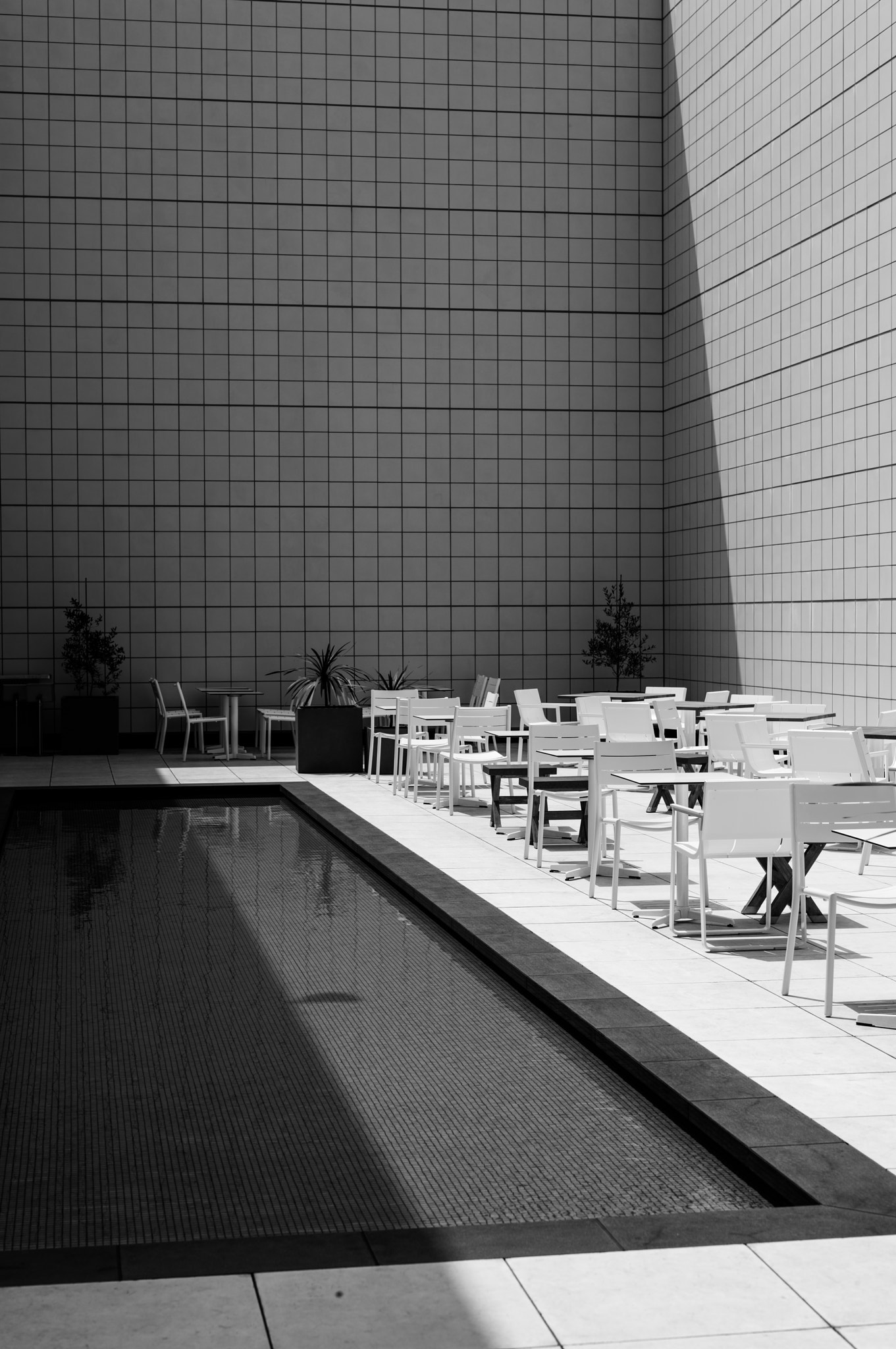 Leica S (TYP 006) + Summarit-S 70 sample photo. Pool photography