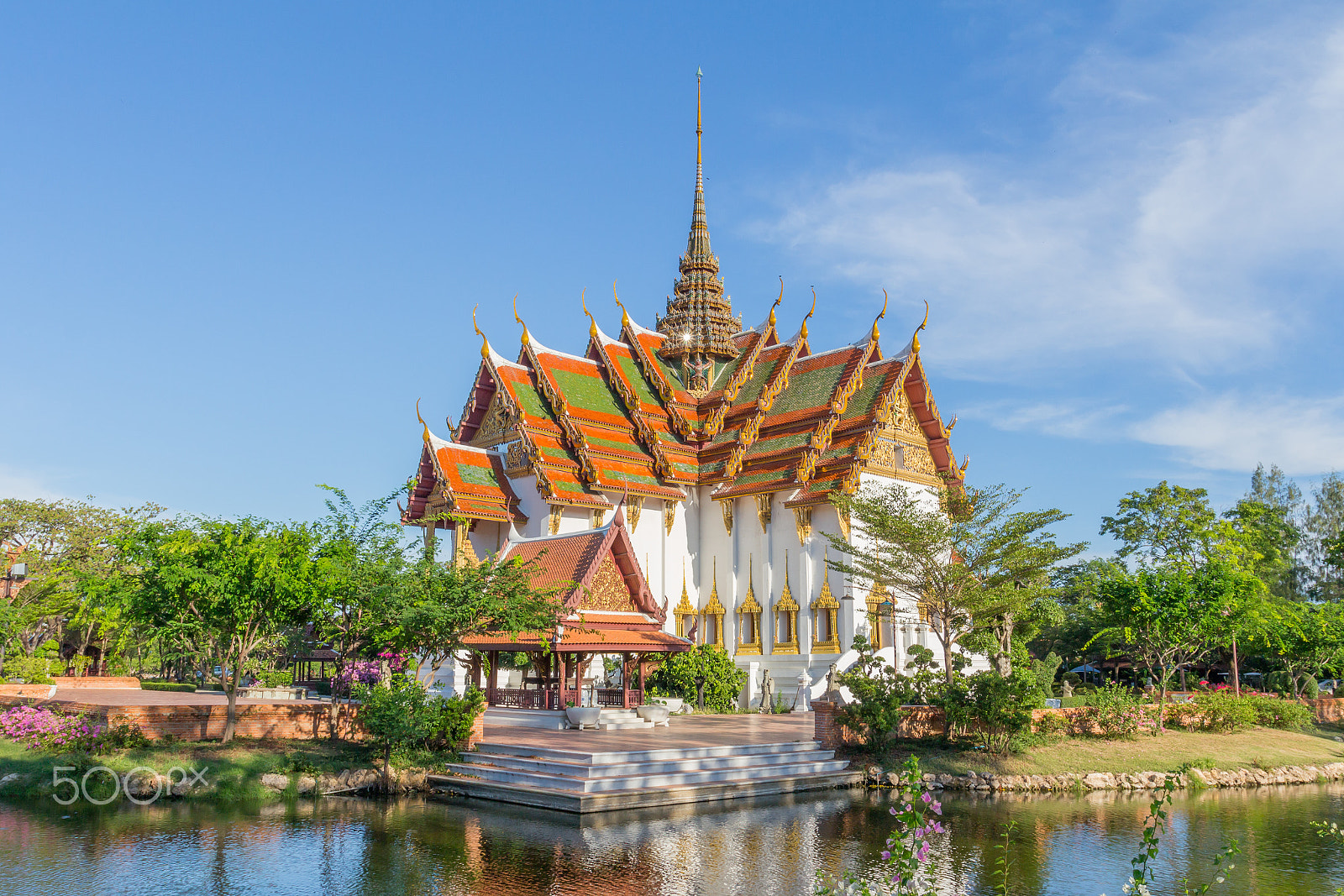 Canon EOS M + Canon EF 17-40mm F4L USM sample photo. The dusit maha prasat in the ancient siam photography